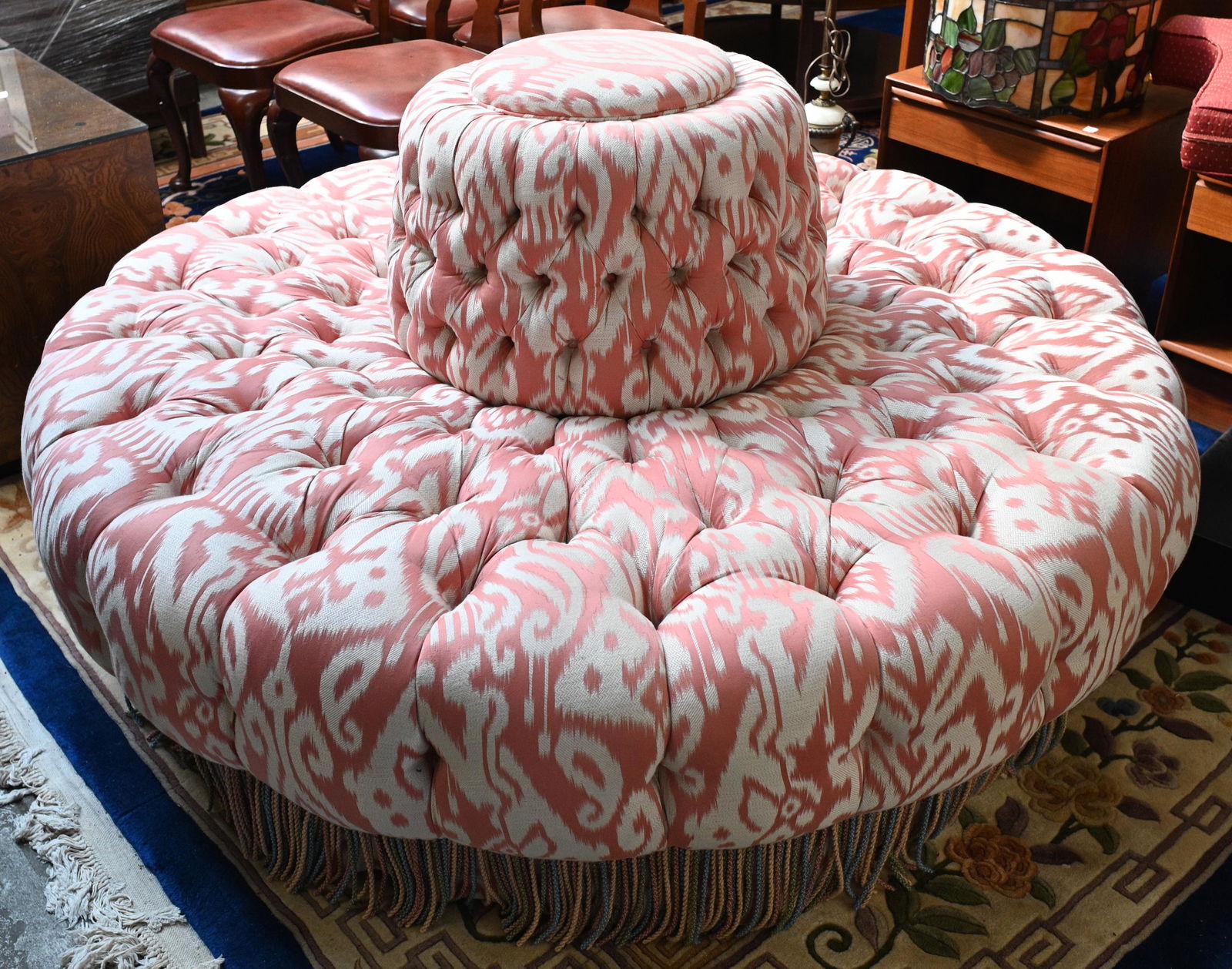 Fancy Tufted Circular Lounge Sofa. (1 of 1)
