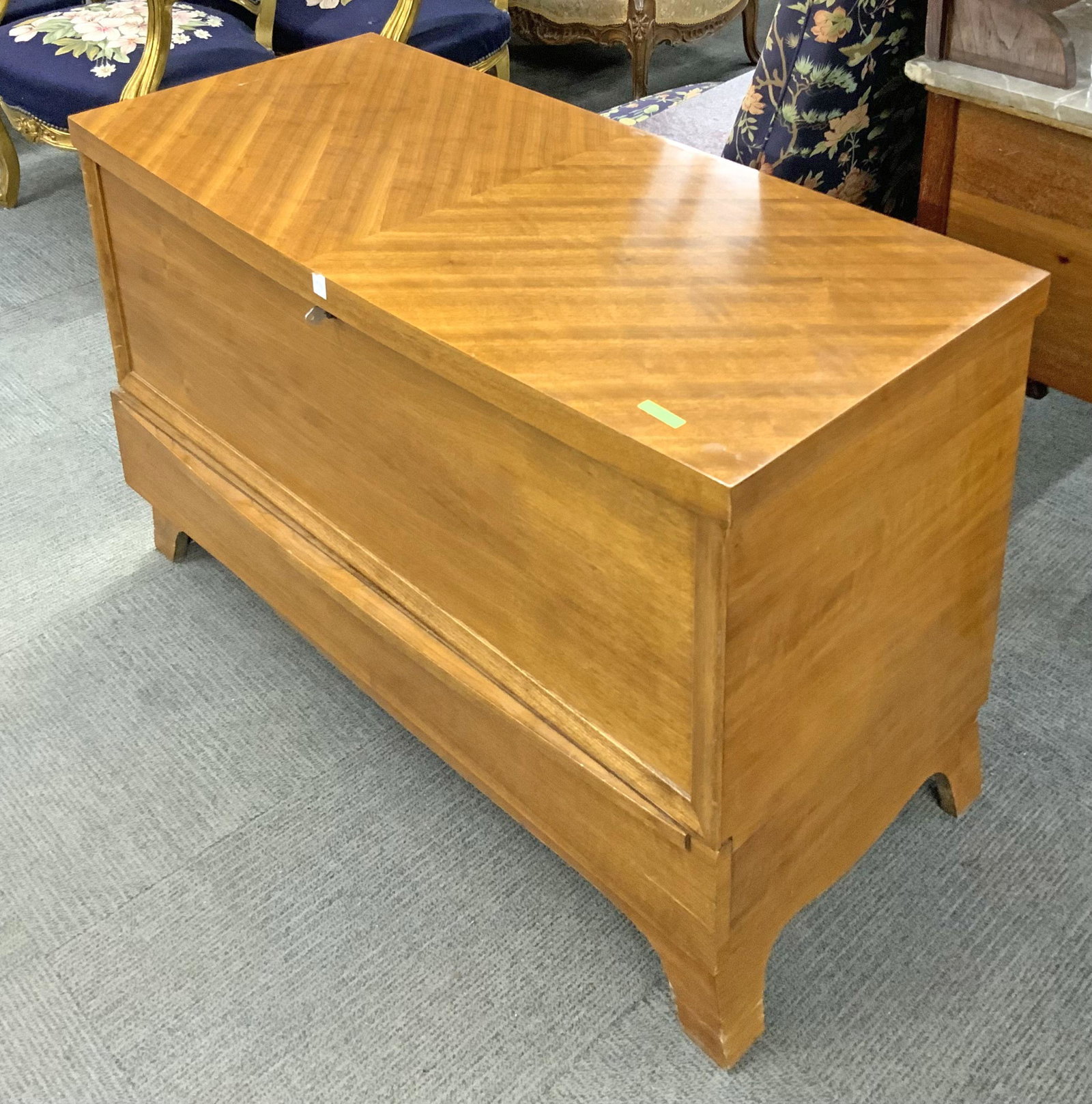 Lane Cedar-Lined Blanket Chest. (1 of 1)