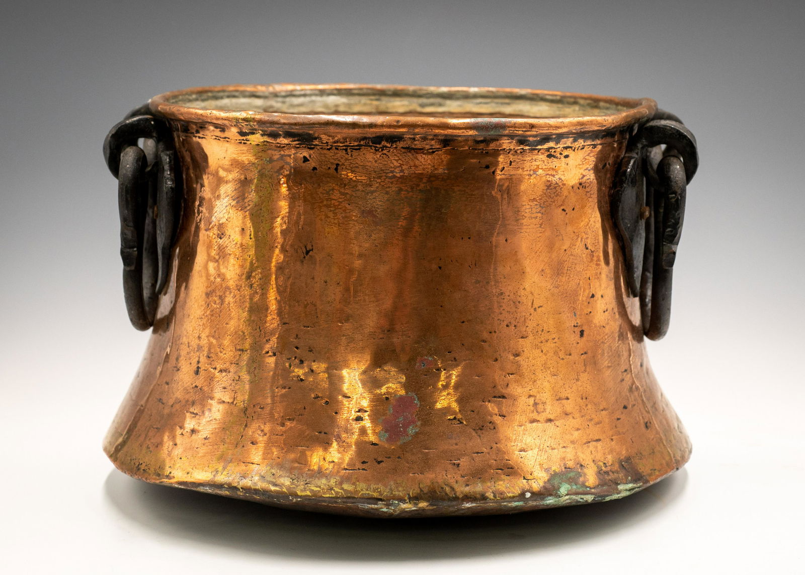 Vintage Hand-Wrought Copper Pot. (1 of 2)