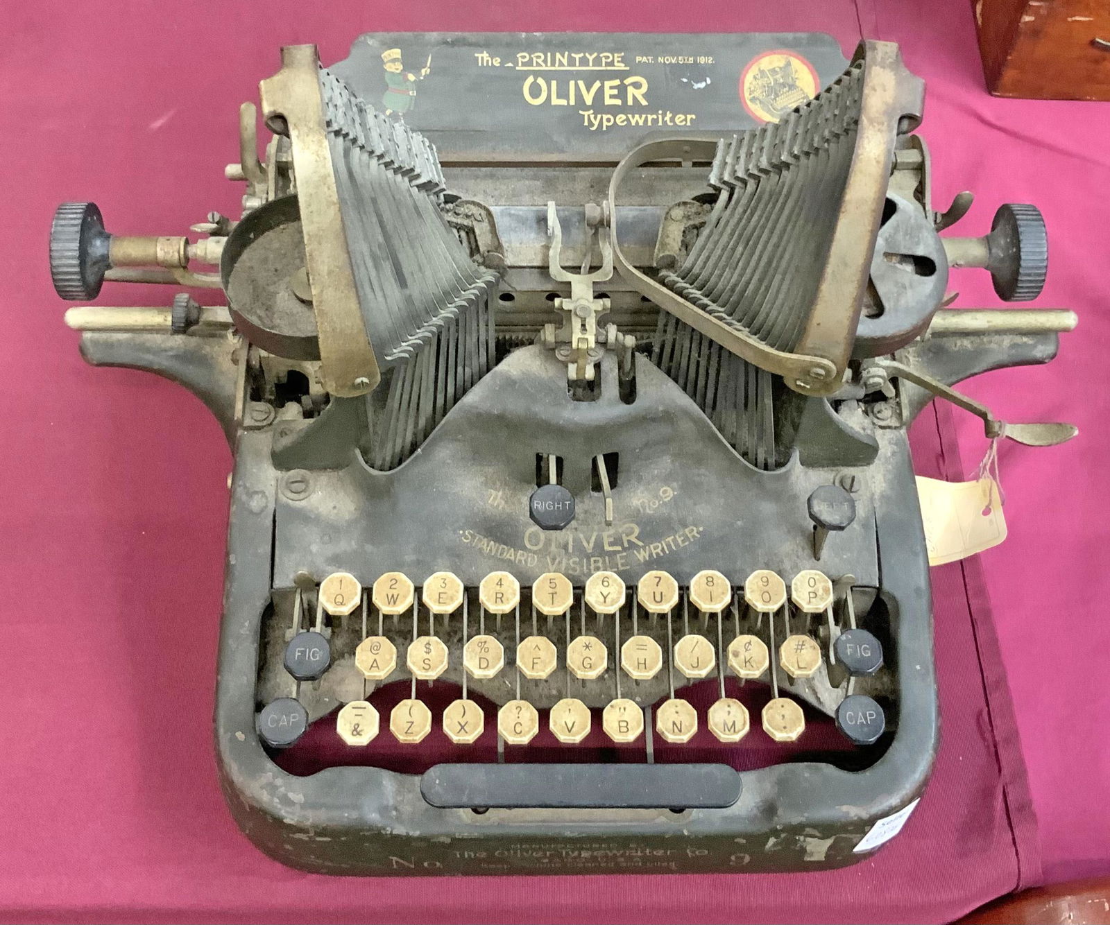 Antique 1912 Oliver "Printype" Manual Typewriter. (1 of 2)