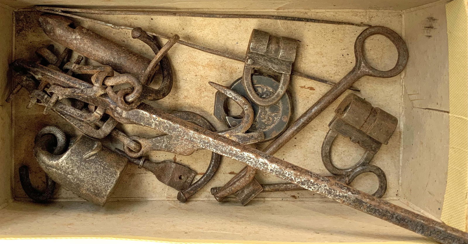 Lot: Vintage Balance Scale Arm and Antique Parts. (1 of 1)