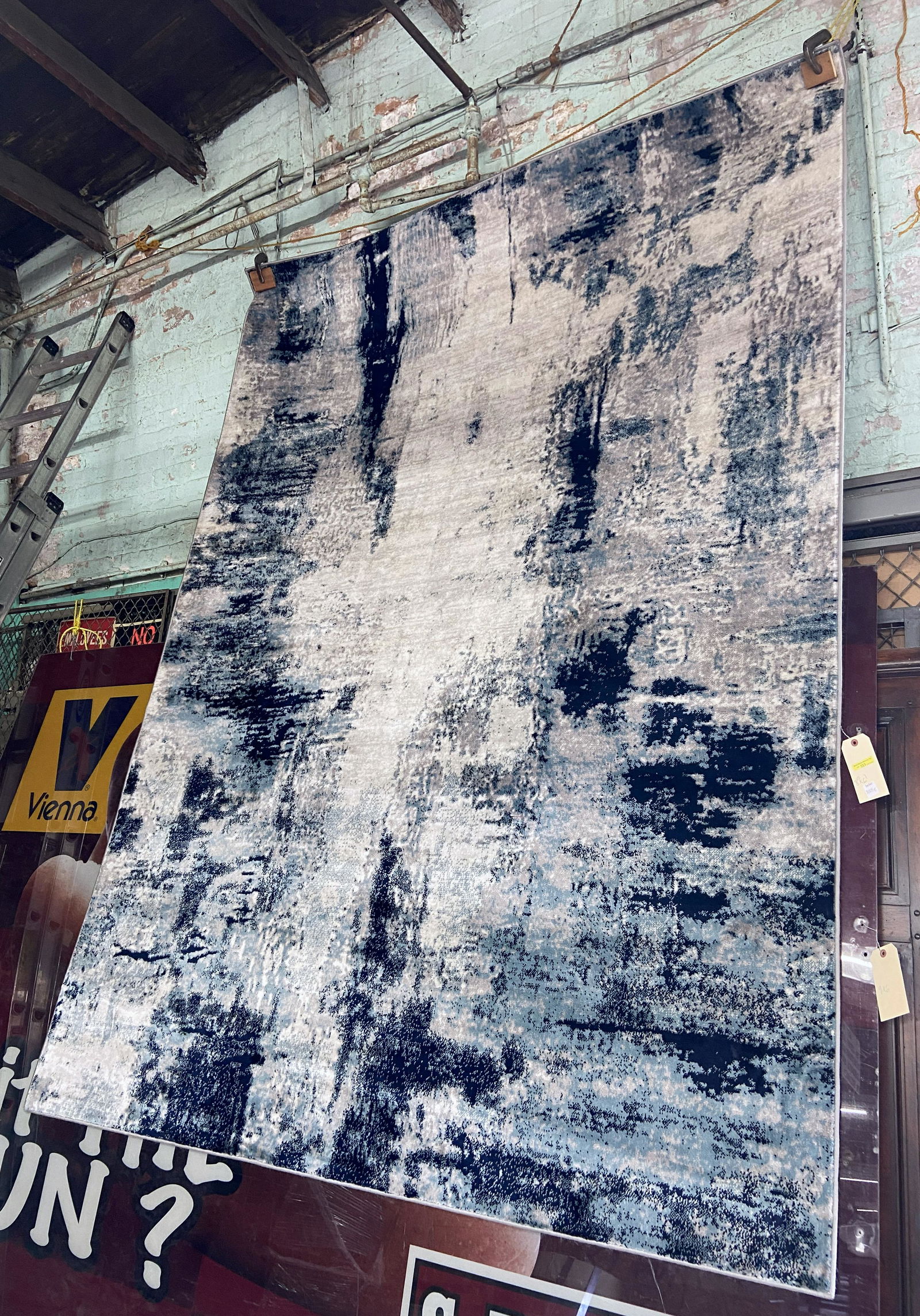6' 7" x 8' 10" Modern Machine-Made Rug. (1 of 2)