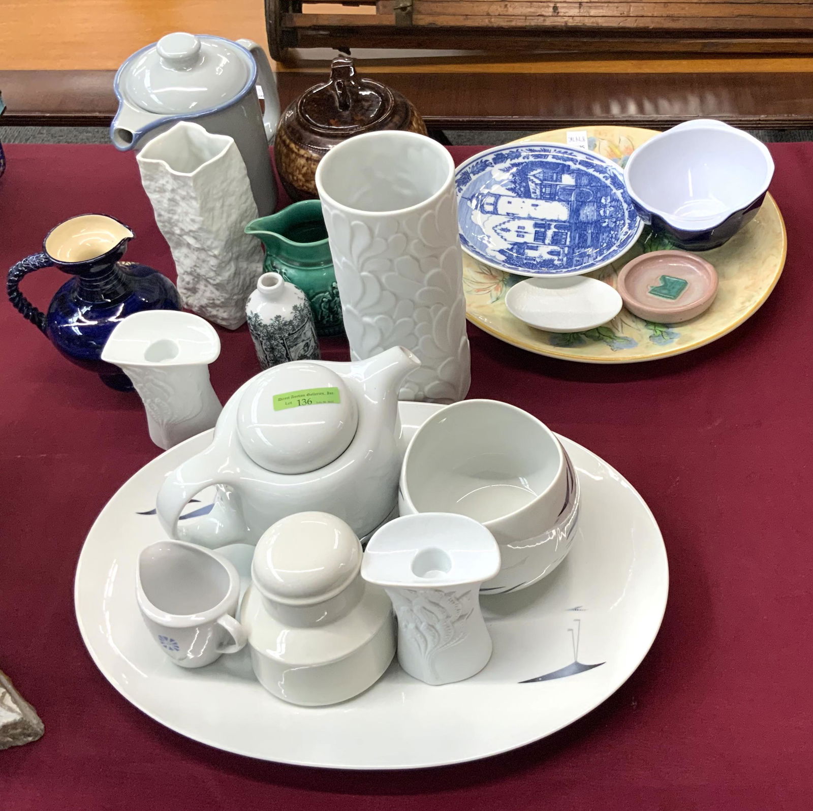 Lot: 19 Pcs. Collectable Porcelain. (1 of 1)