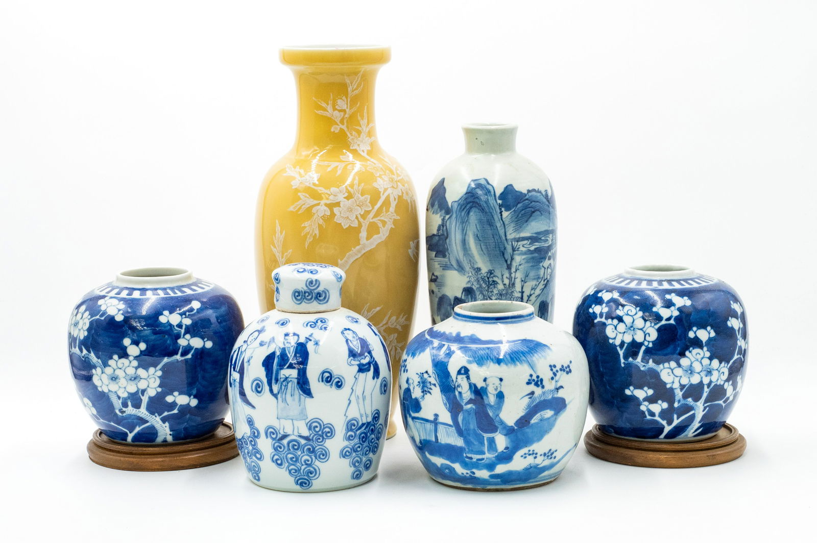 Lot of 6 Chinese Porcelain Articles. (1 of 5)