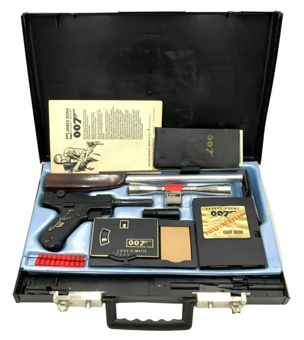 Vintage James Bond 007 Toy Attache Briefcase. (1 of 3)