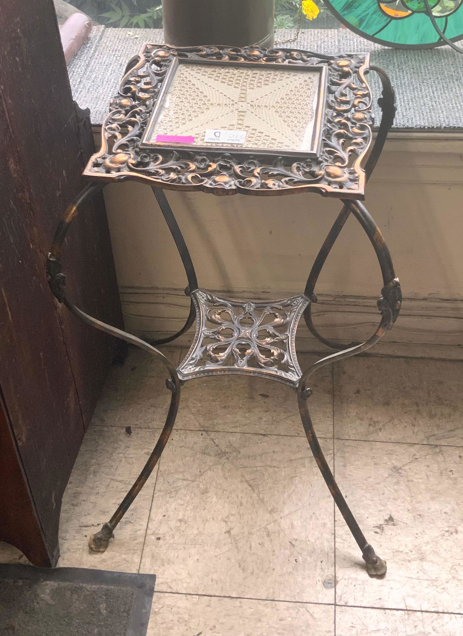 Victorian Cast Iron Plant Stand. (1 of 1)