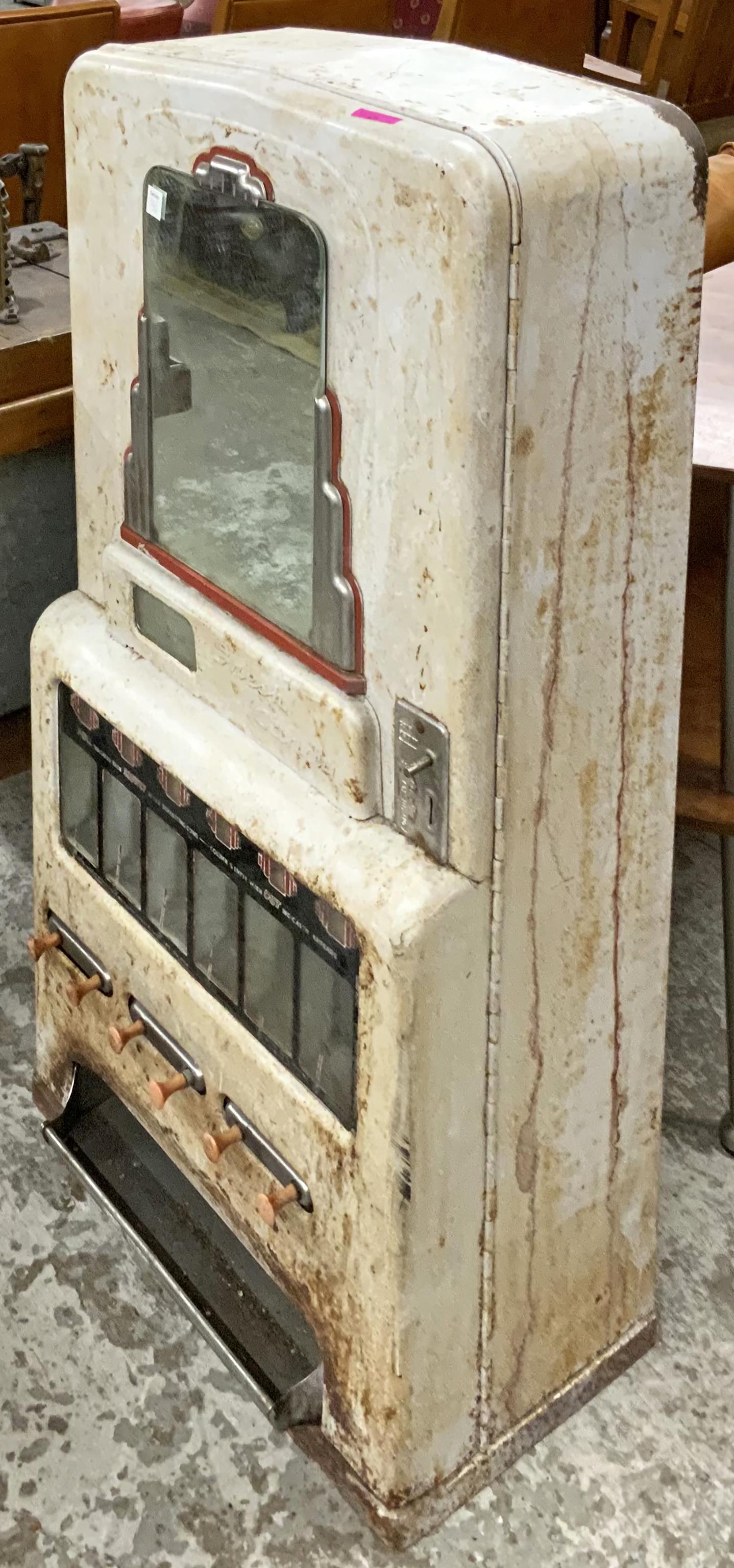 Vintage Univendor 5-Cent Art Deco Candy Machine. (1 of 1)