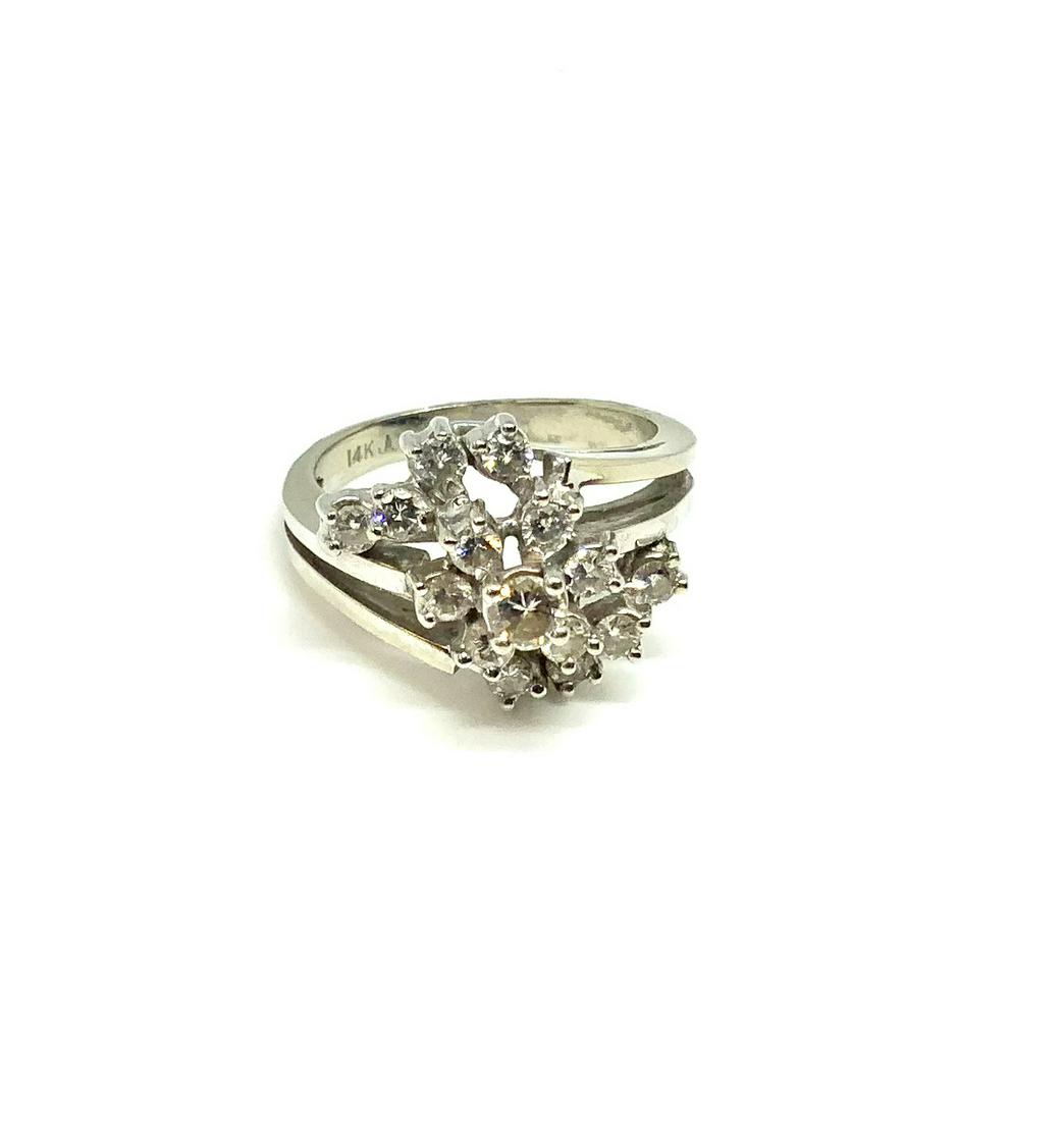 14K White Gold Ladies' Ring w/15 Diamonds. (1 of 3)