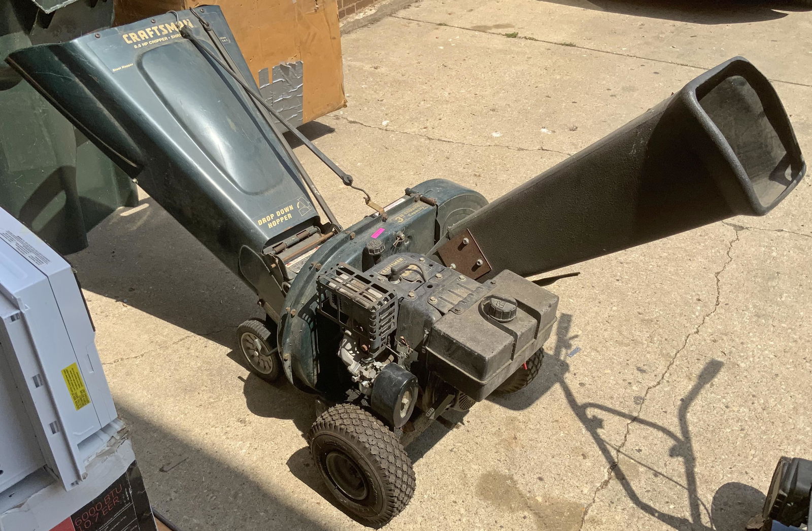 Craftsman 8.5 H.P. Wood Chipper / Shredder. (1 of 1)