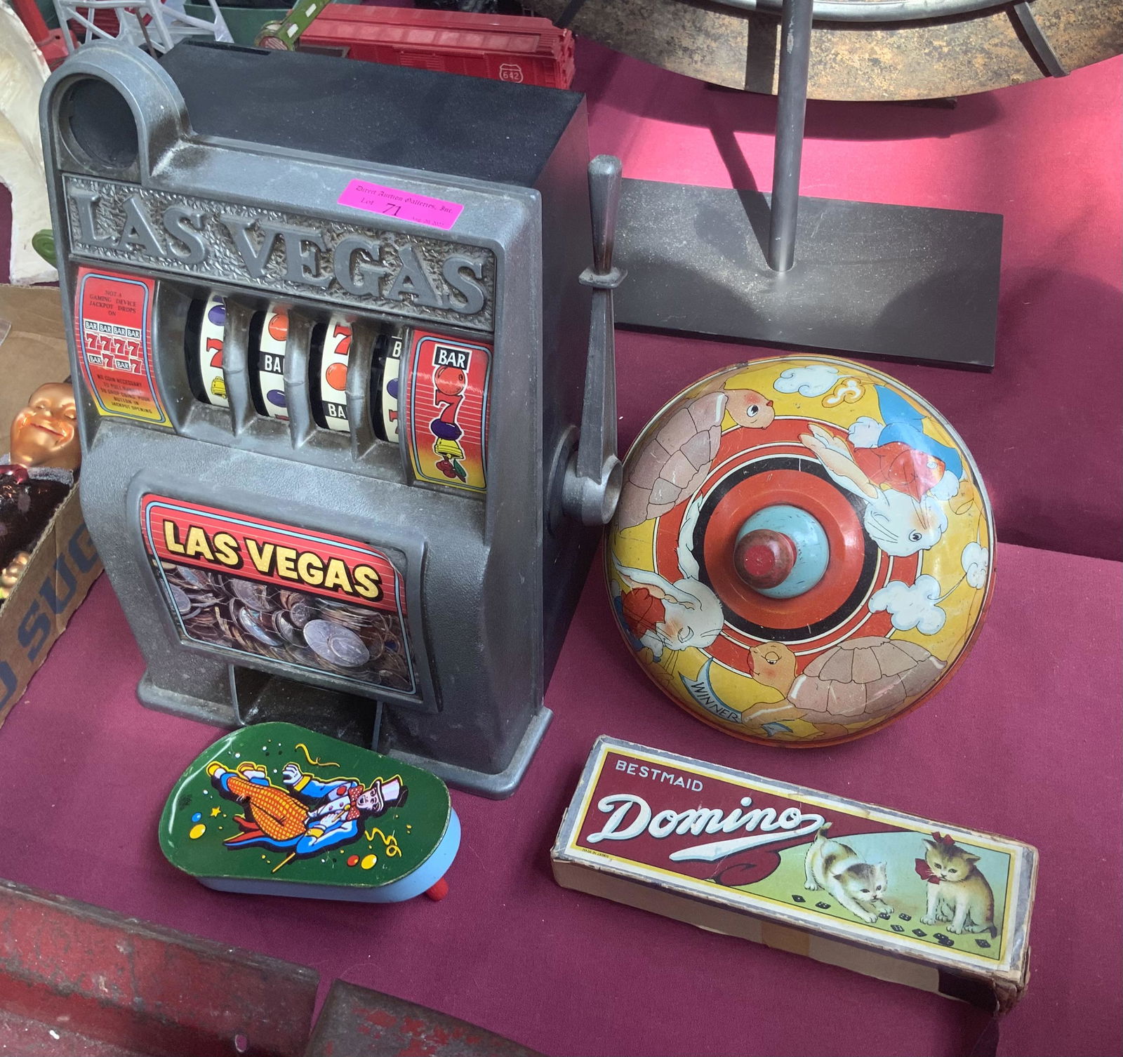 Lot: Toy Slot Machine & Other Toys. (1 of 1)