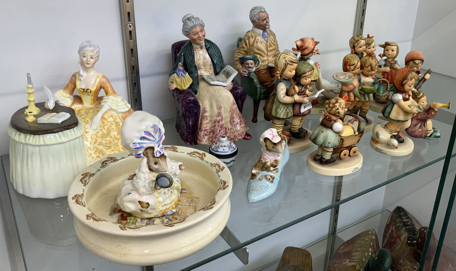 Lot of Figurines: Royal Doulton, Hummel, Beswick. (1 of 1)