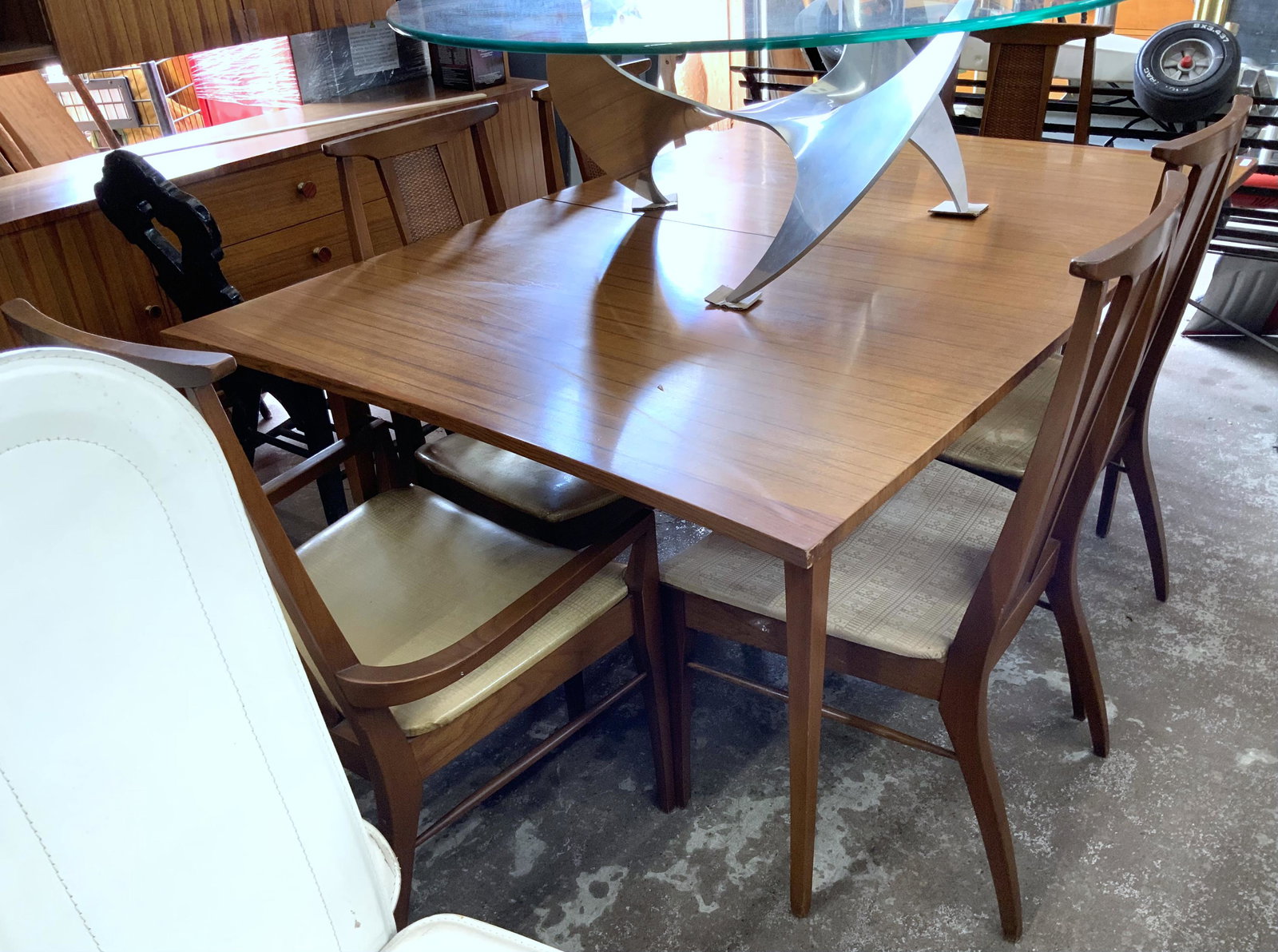 8 Pc. Lane Mid-Century Modern Dining Room Set. (1 of 2)