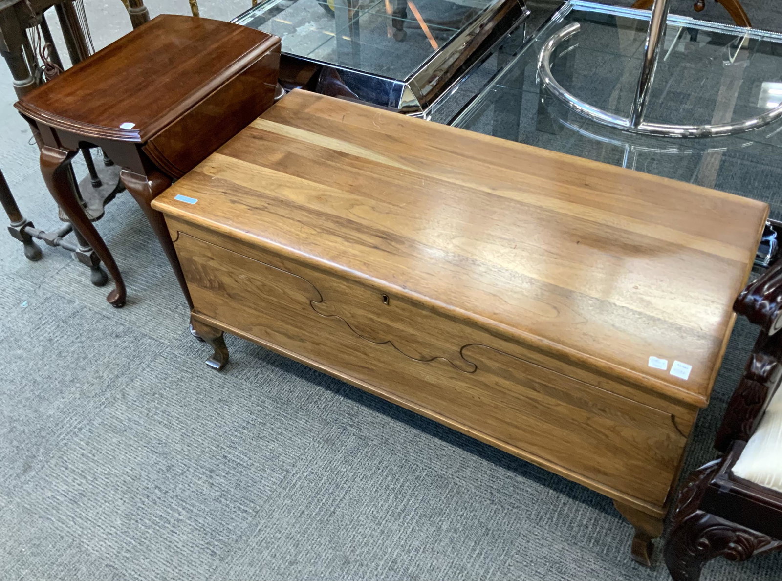 Walnut Cedar-lined Honderich Blanket Chest. (1 of 1)