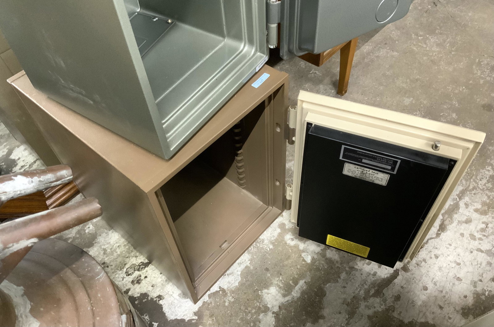 Small Meilink 1.3 Cubic Foot Safe. (1 of 1)