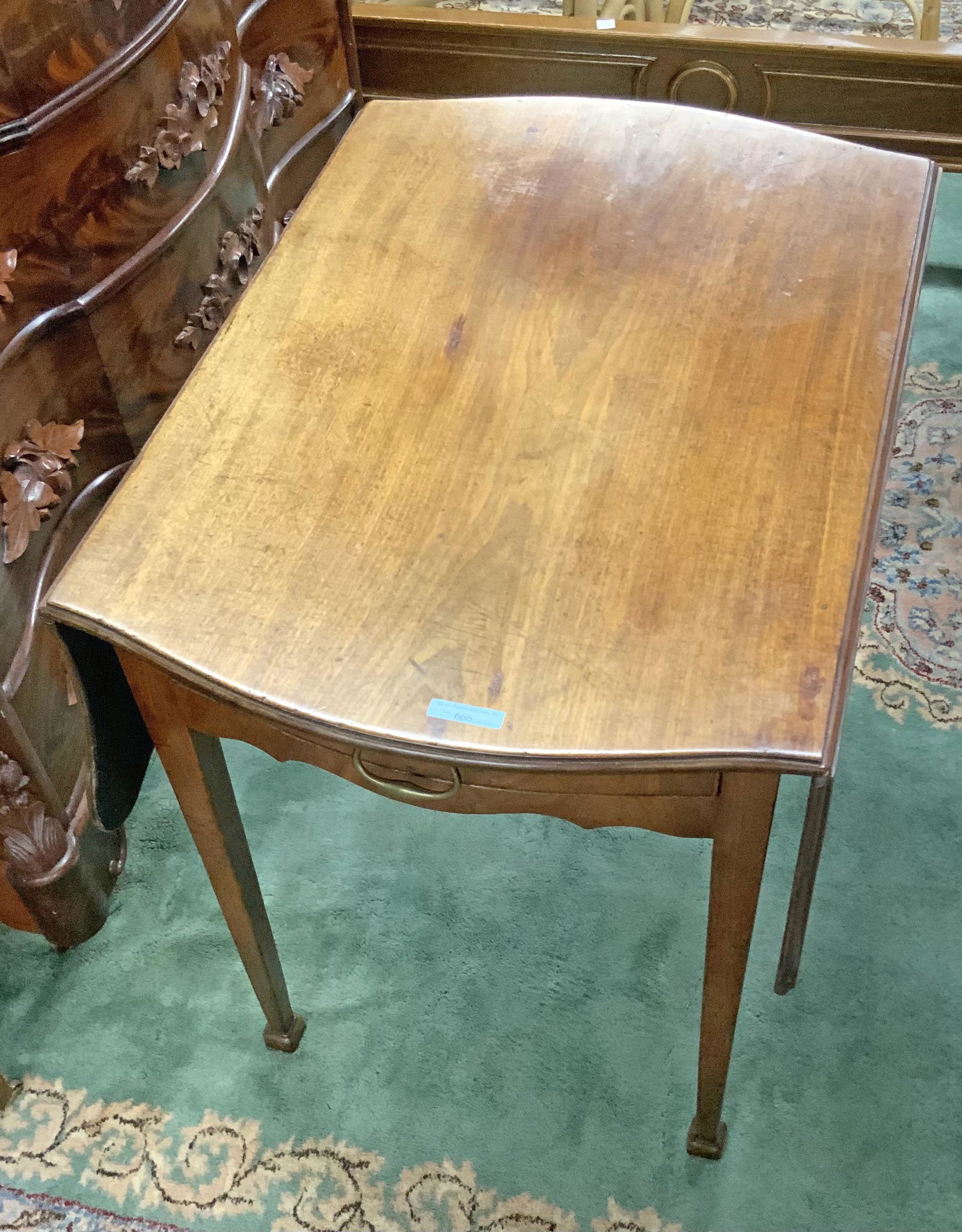 Small Pembroke Dropleaf Table. (1 of 1)