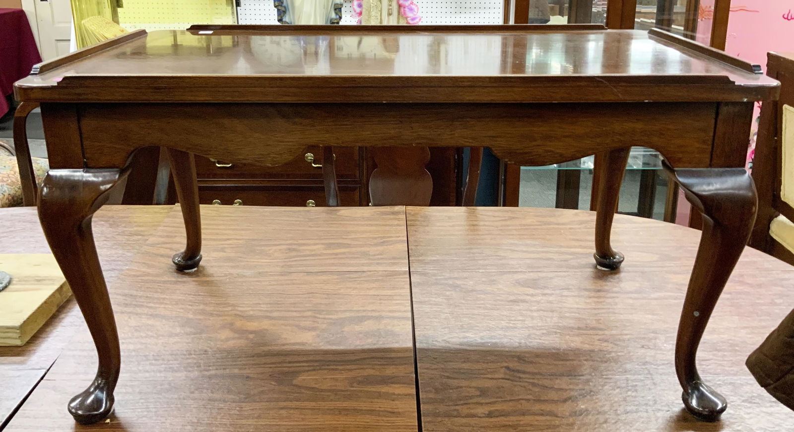 Queen Anne-Style Coffee Table w/Pull-Out Sides. (1 of 4)