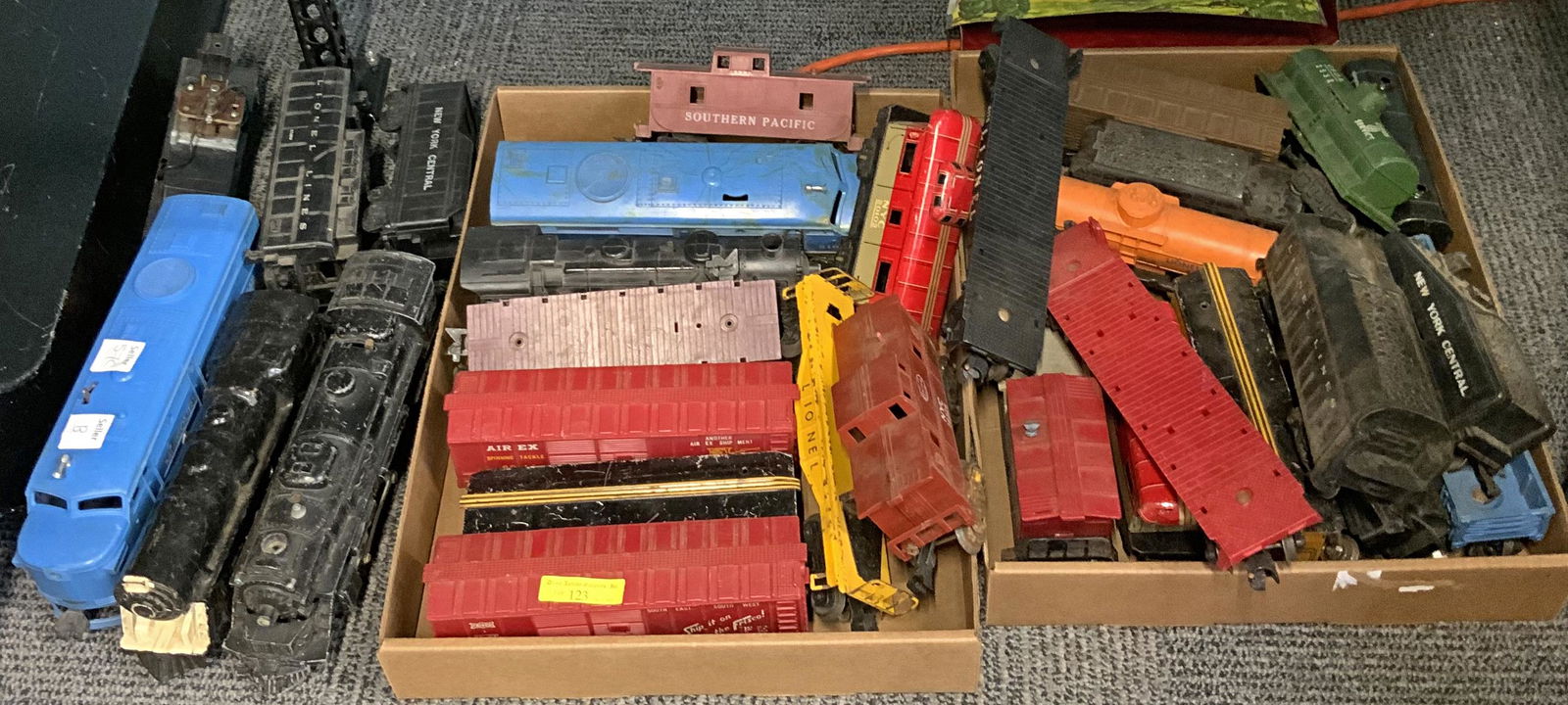 Lot of Mostly Lionel Train Cars & Engines. (1 of 1)