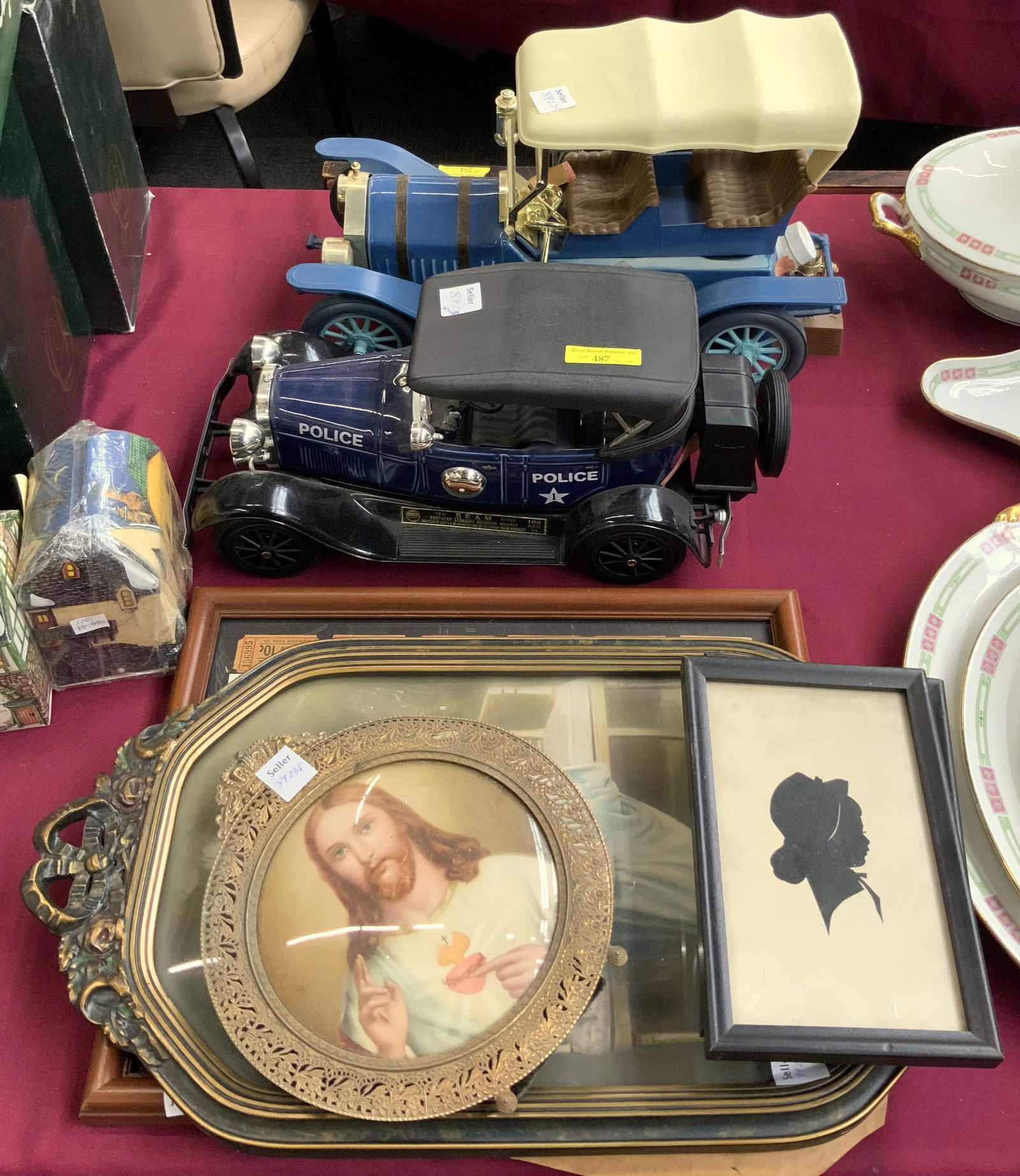 Lot: Beam Bottle Cars, Pictures, Riverview Display (1 of 1)