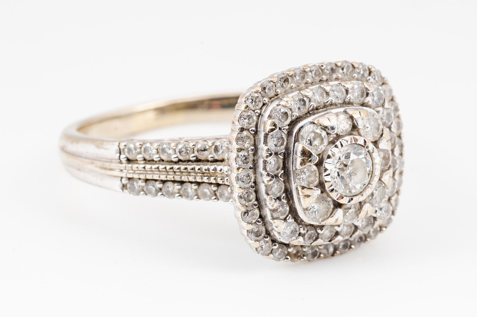 14K White Gold Ring w/Many Diamonds. (1 of 6)