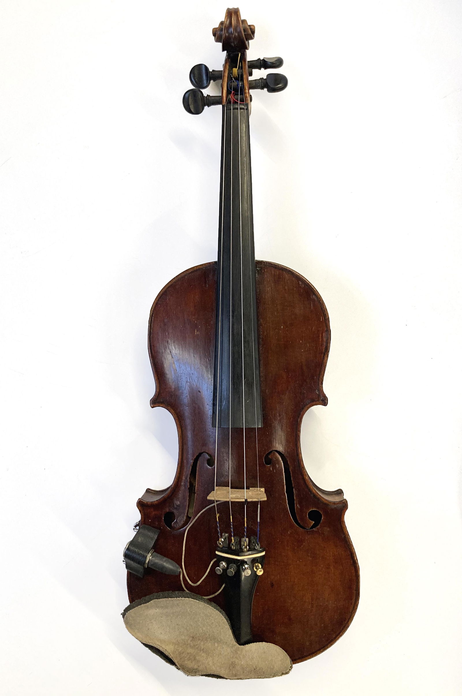 Antique Violin w/ 6 Bows and Carrying Cases. (1 of 7)
