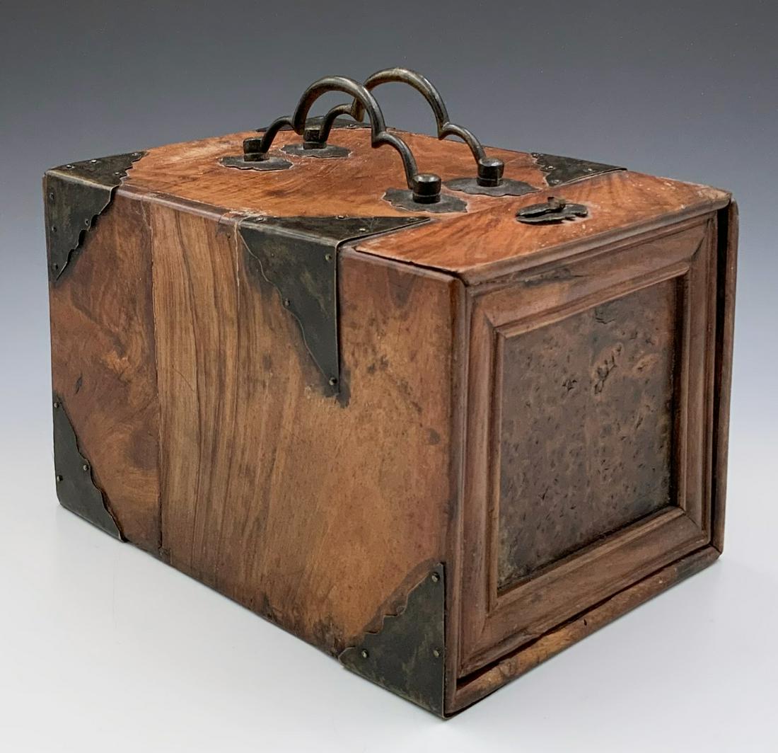 Rare Chinese Huang Huali Dressing Box. (1 of 6)