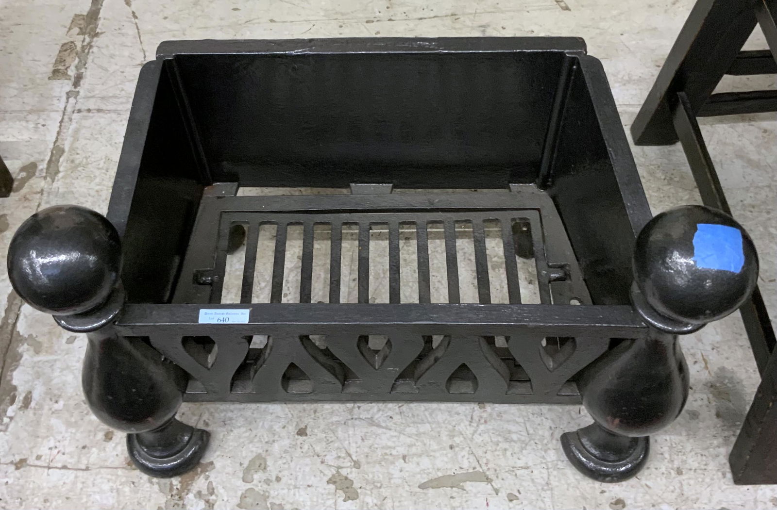 Cast Iron Log Holder. (1 of 1)