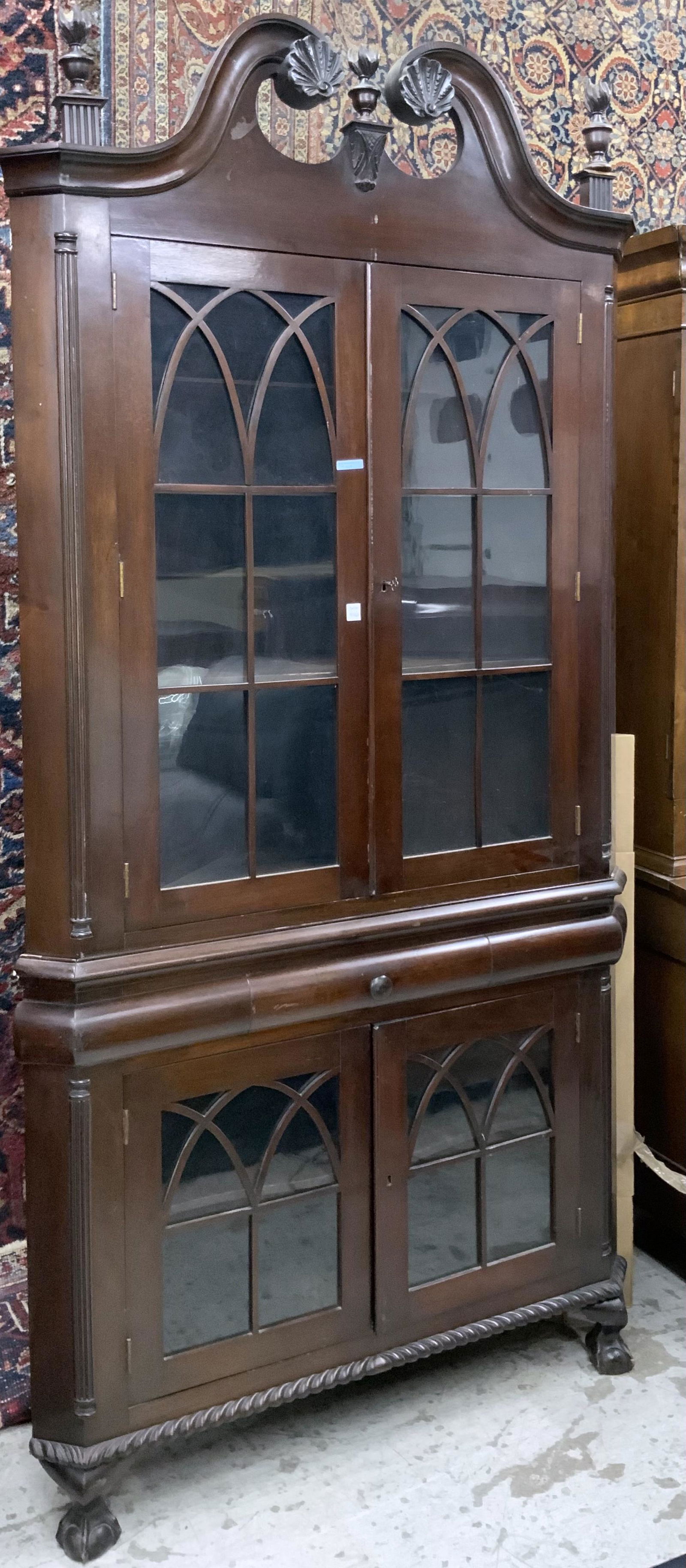 Chippendale-Style Mahogany Corner Cabinet. (1 of 2)