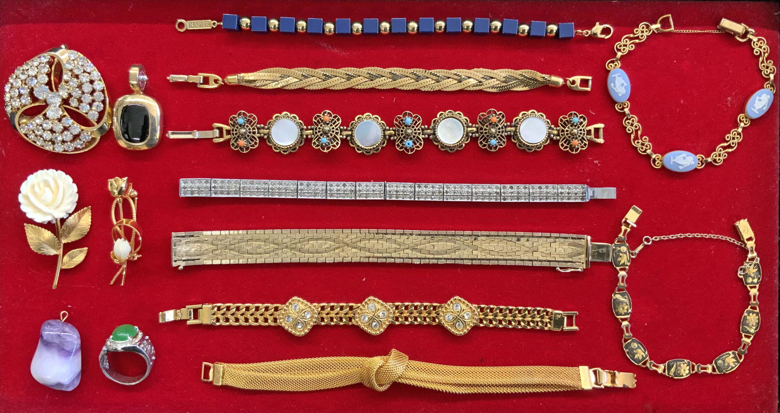 Lot of 15 Pcs. of Assorted Costume Jewelry. (1 of 4)