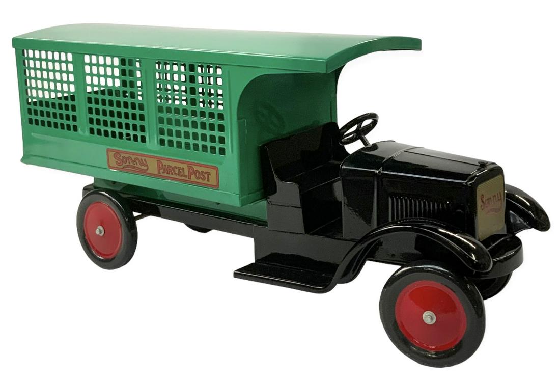Lg. Dayton Sonny Parcel Post Truck, Restored. (1 of 5)