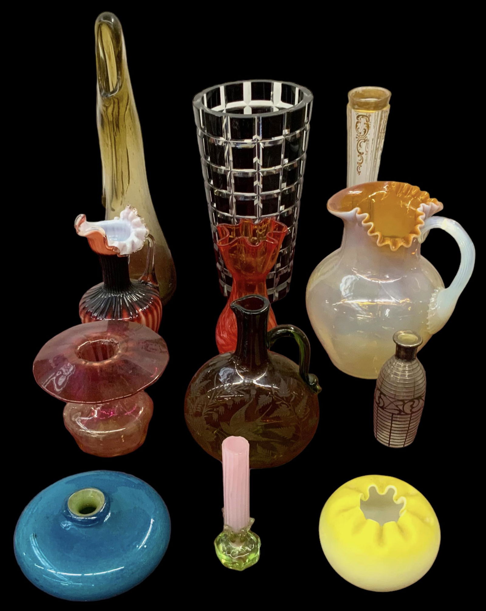 Lot of 12 Assorted Art Glass Vases. (1 of 5)