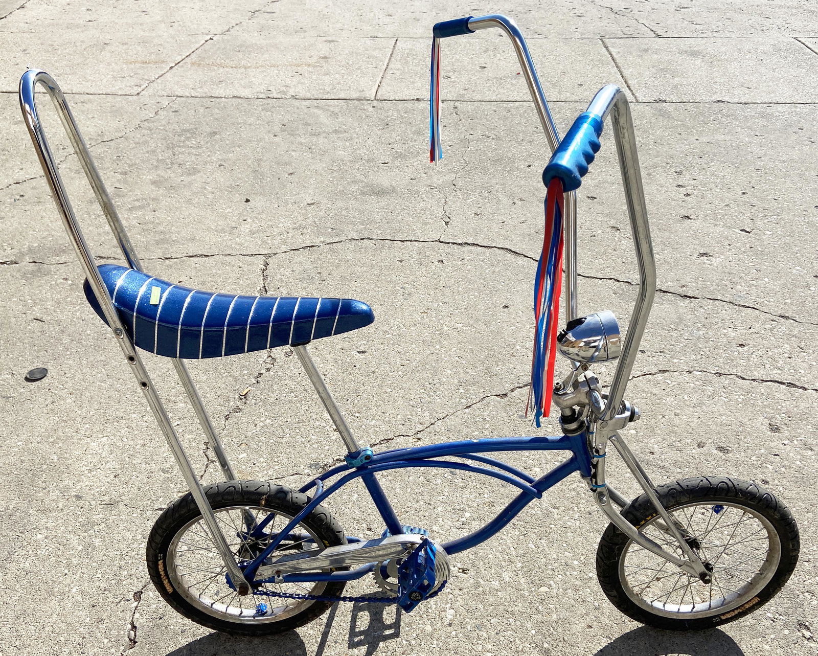Vintage Schwinn-Style Boy's Bike. (1 of 2)