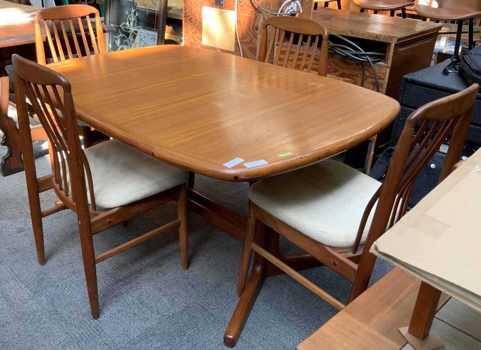 D-Scan Dining Table & Benny Linden Chairs. (1 of 4)