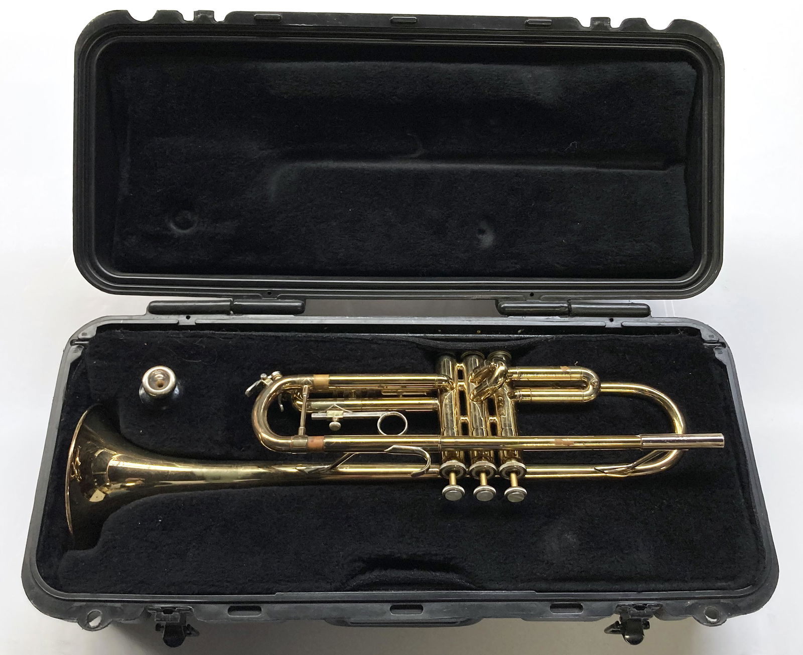 Bach Trumpet w/ Mouthpiece and Case. (1 of 6)