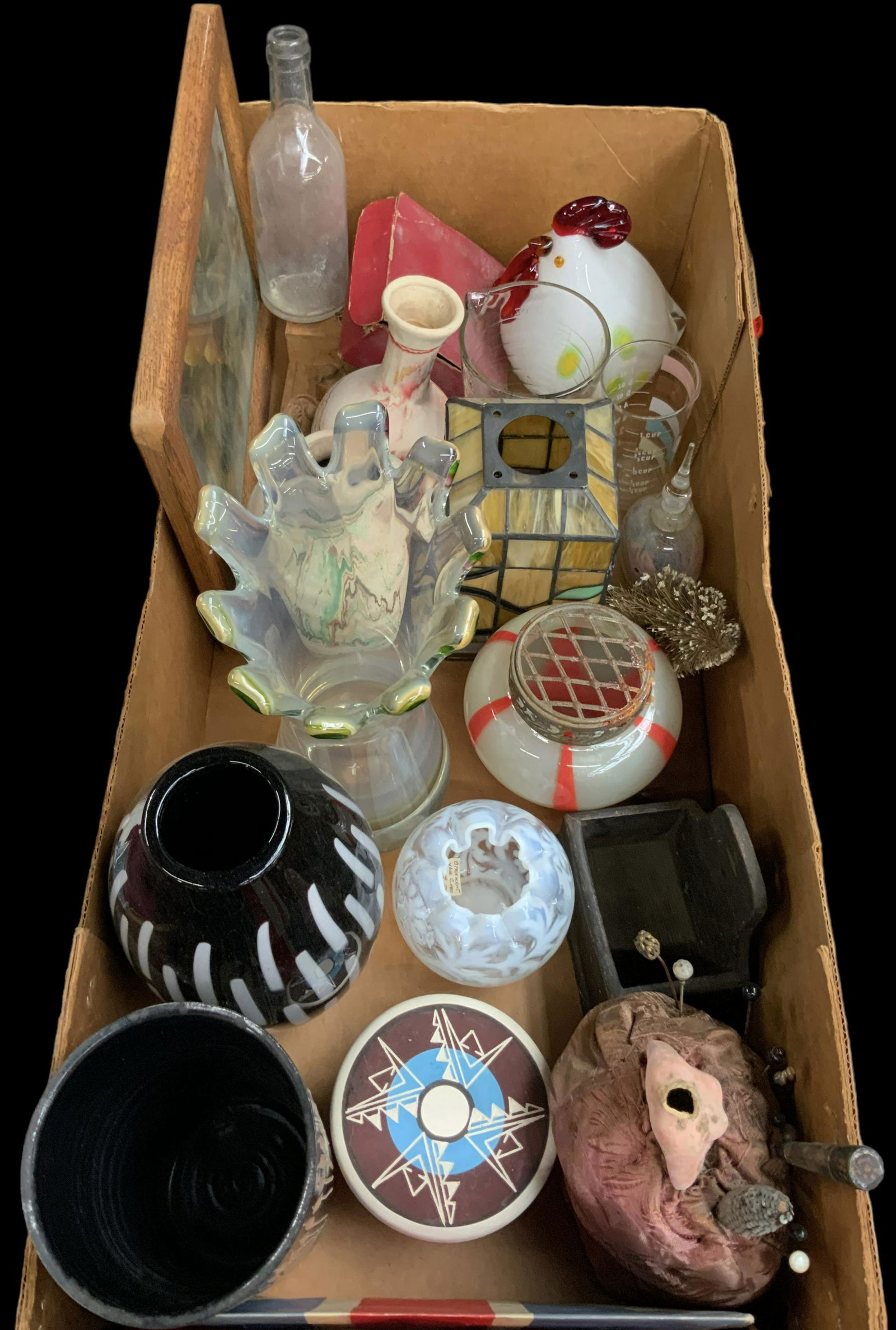 Lot: Asst. Art Glass, Pottery, and Knick Knacks. (1 of 1)