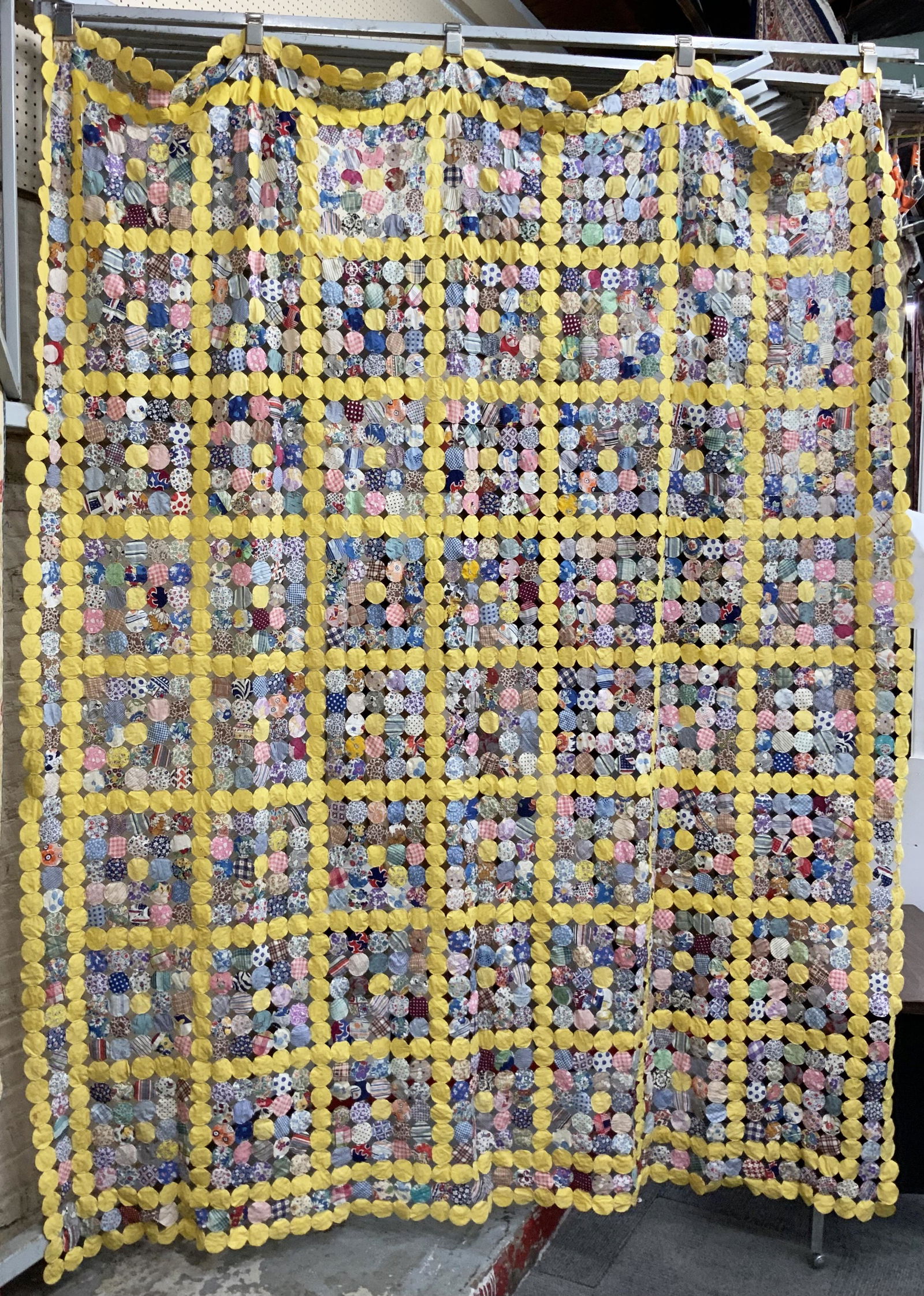 7' x 8' 6" 1940's / 1950's Vintage Yoyo Quilt. (1 of 1)
