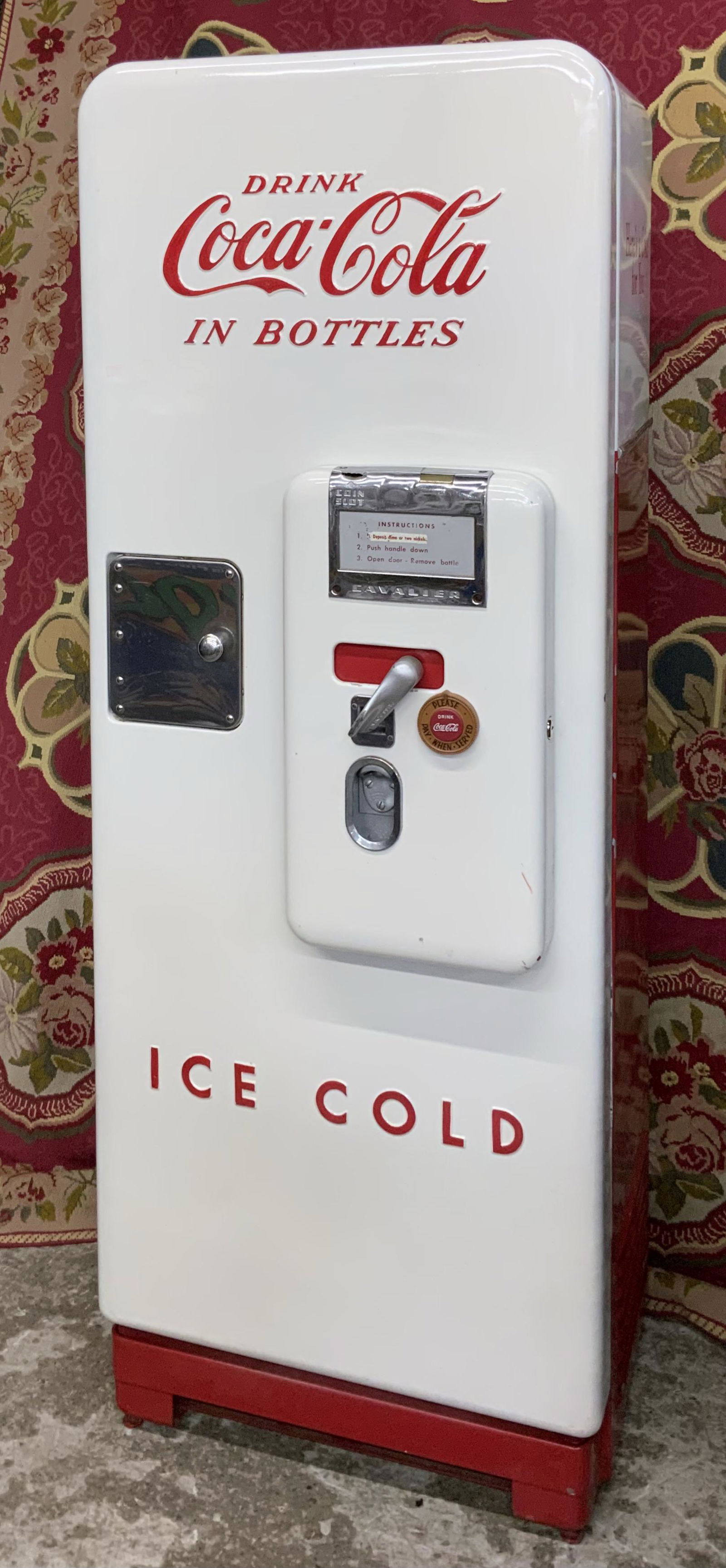Cavalier C-51 Vintage Coca-Cola Vending Machine. (1 of 2)
