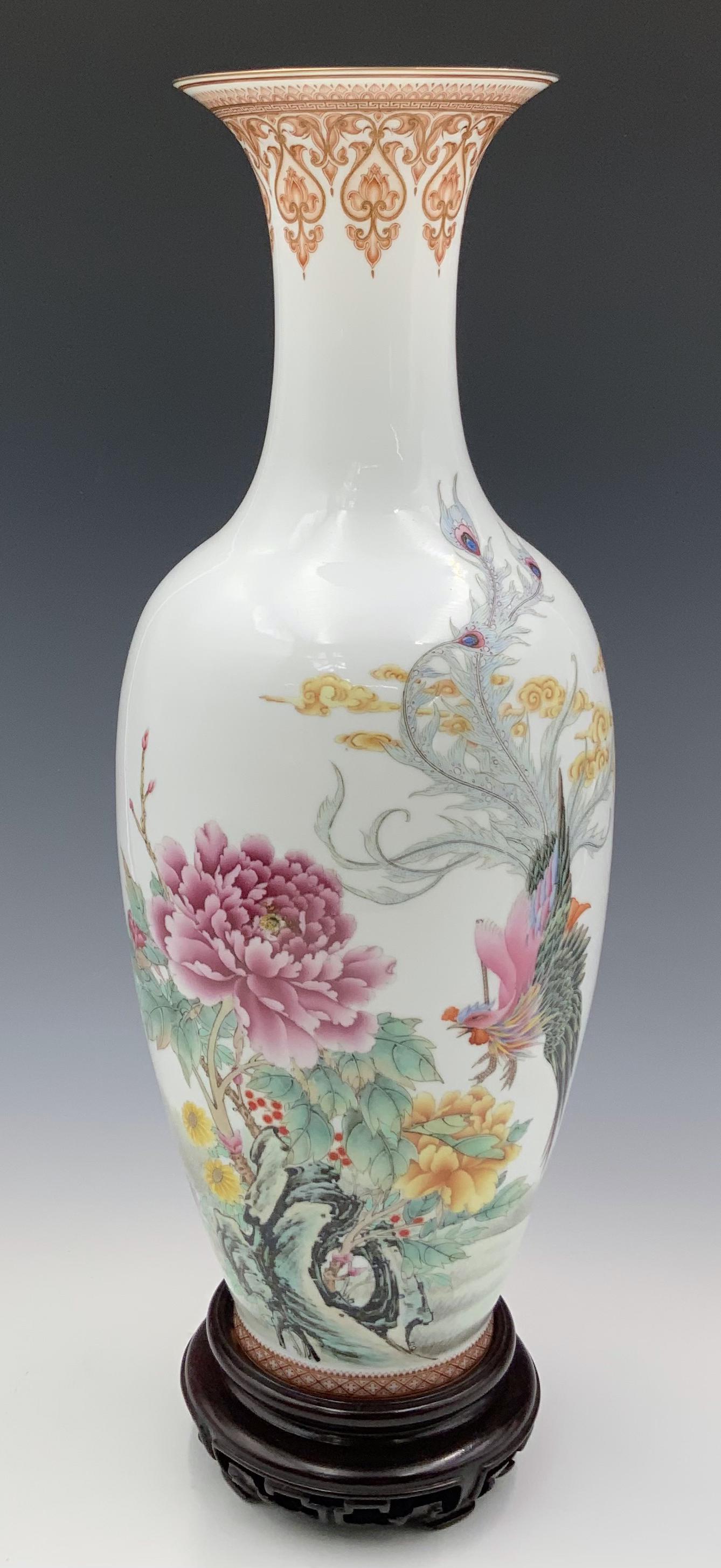 Fine Chinese Egg Shell Porcelain Vase. (1 of 4)