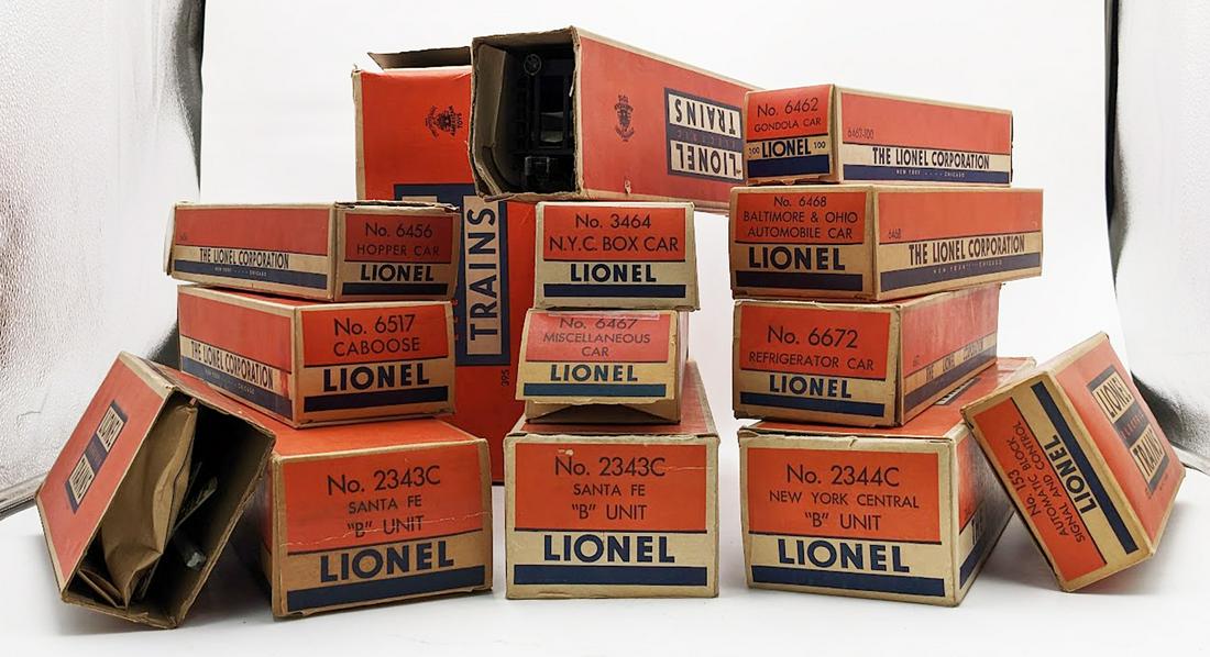 13 Pieces Vintage Lionel Trains in Original Boxes. (1 of 4)