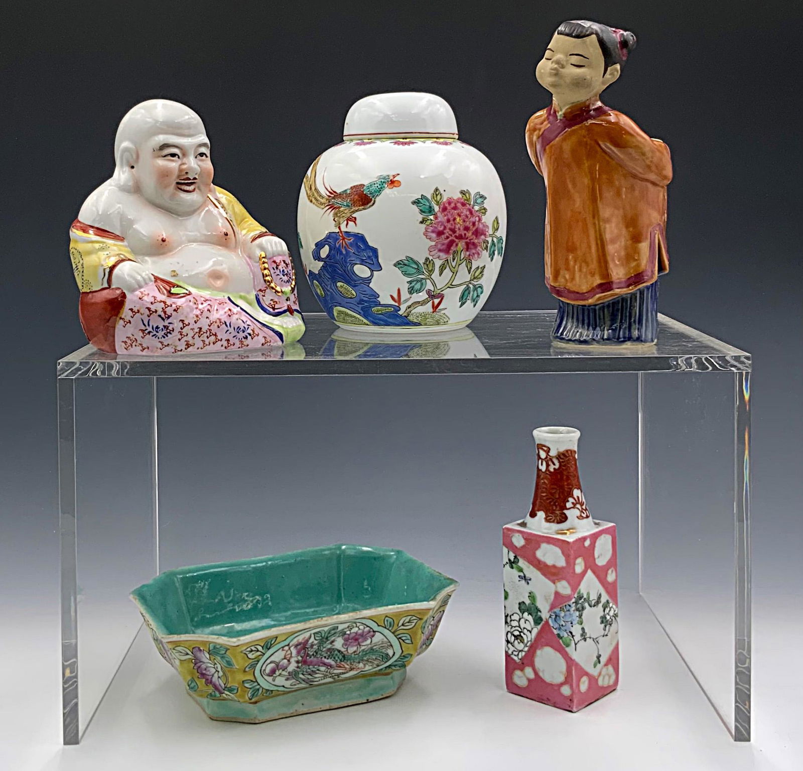 Lot: 5 Porcelain / Ceramic Pieces, mostly Chinese. (1 of 4)