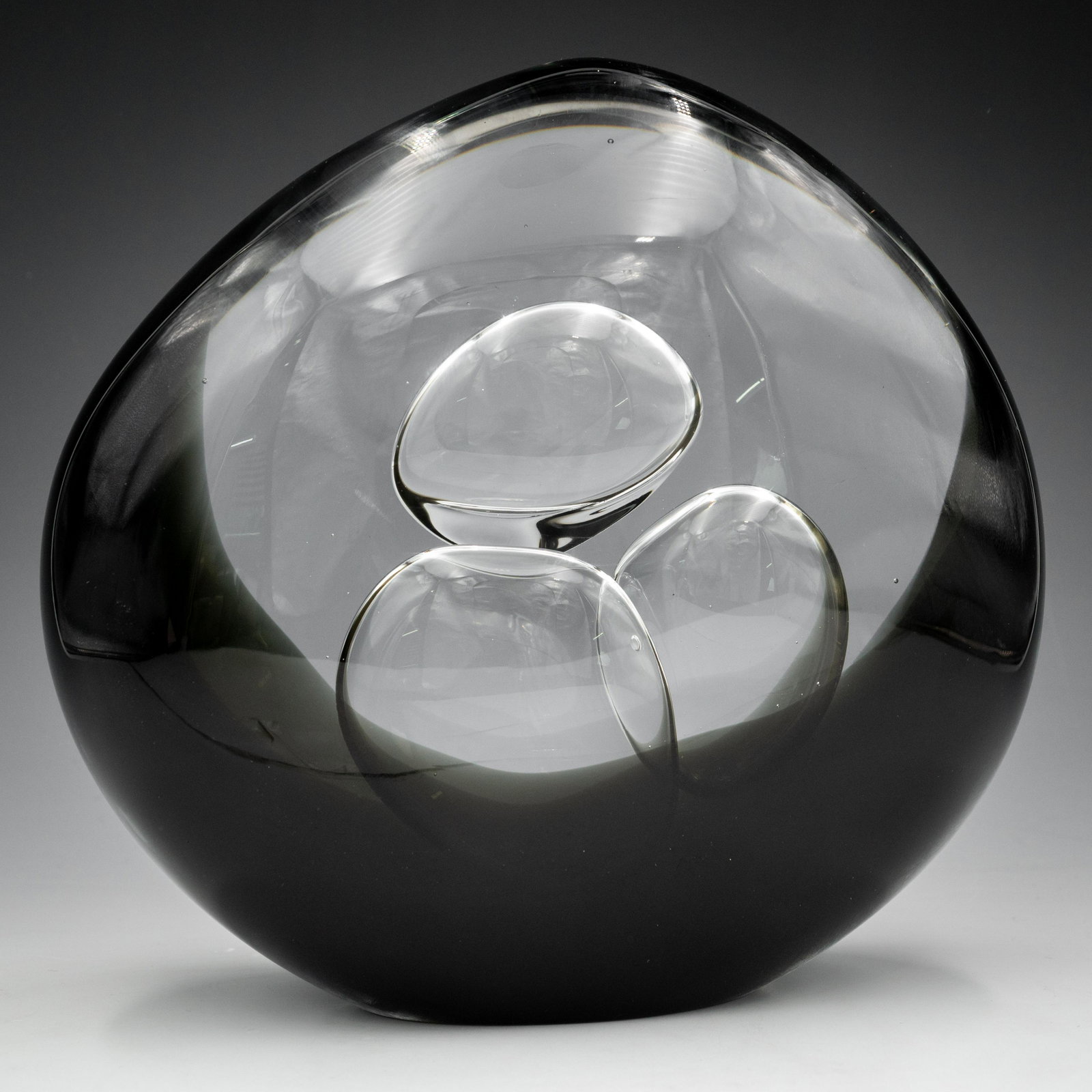 Unsigned Mid-Century Art Glass Centerpiece.: The Artist is Unknown. The Glass Sculpture is in Good Overall Condition. It measures 9" Tall, 9 1/4" Wide, and 4" Deep. In-House Shipping is Available. Please see our Website regarding In-House Shippi