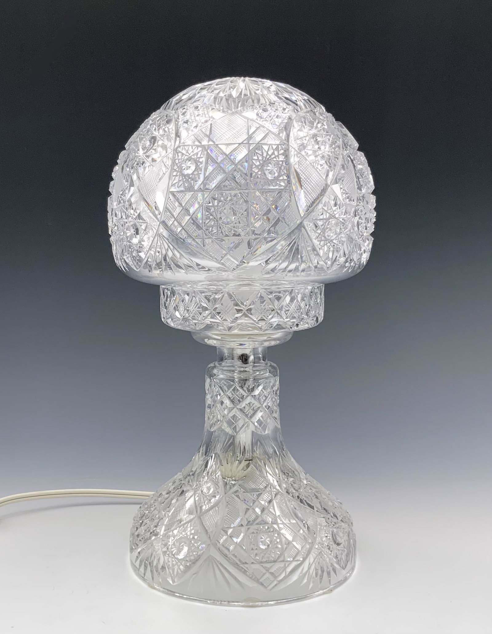 Fine American Brilliant? Cut Crystal Table Lamp. (1 of 3)