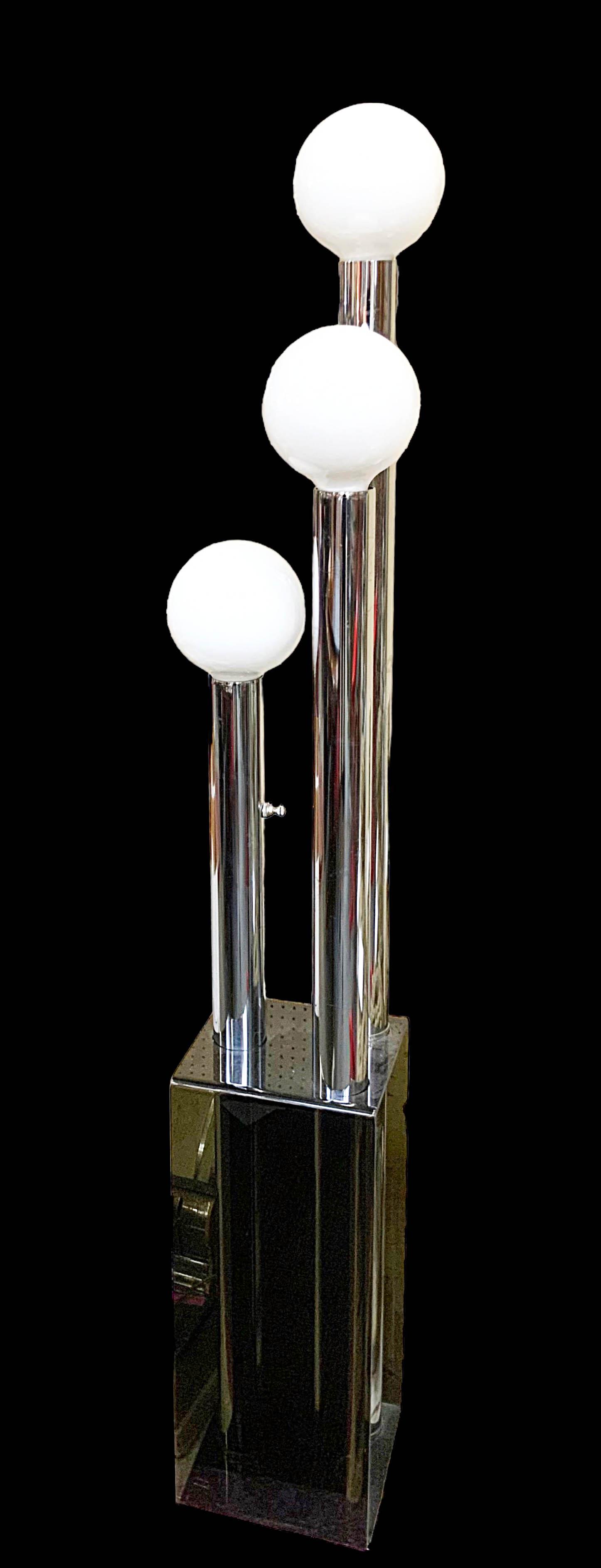 Mid-Century Modern Lucite & Chrome Floor Lamp. (1 of 2)