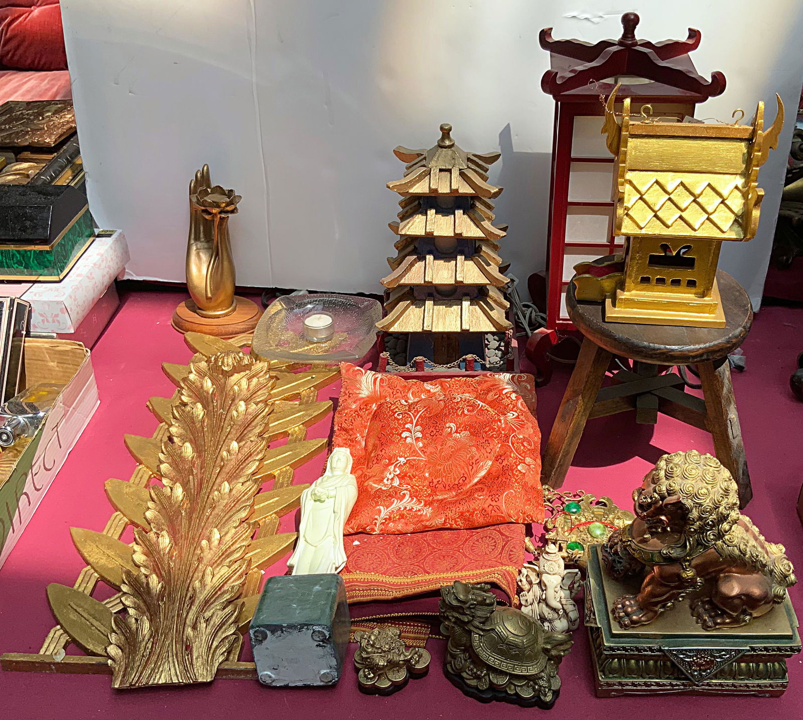 Lot of Assorted Decorative Asian Items. (1 of 2)