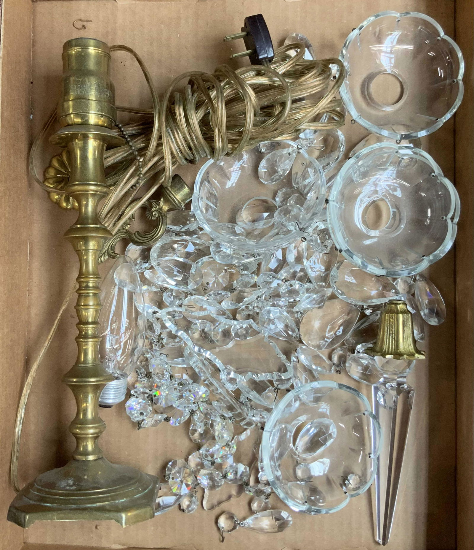 Lot of Crystal Prisms / Pendalogues & Lamp. (1 of 1)