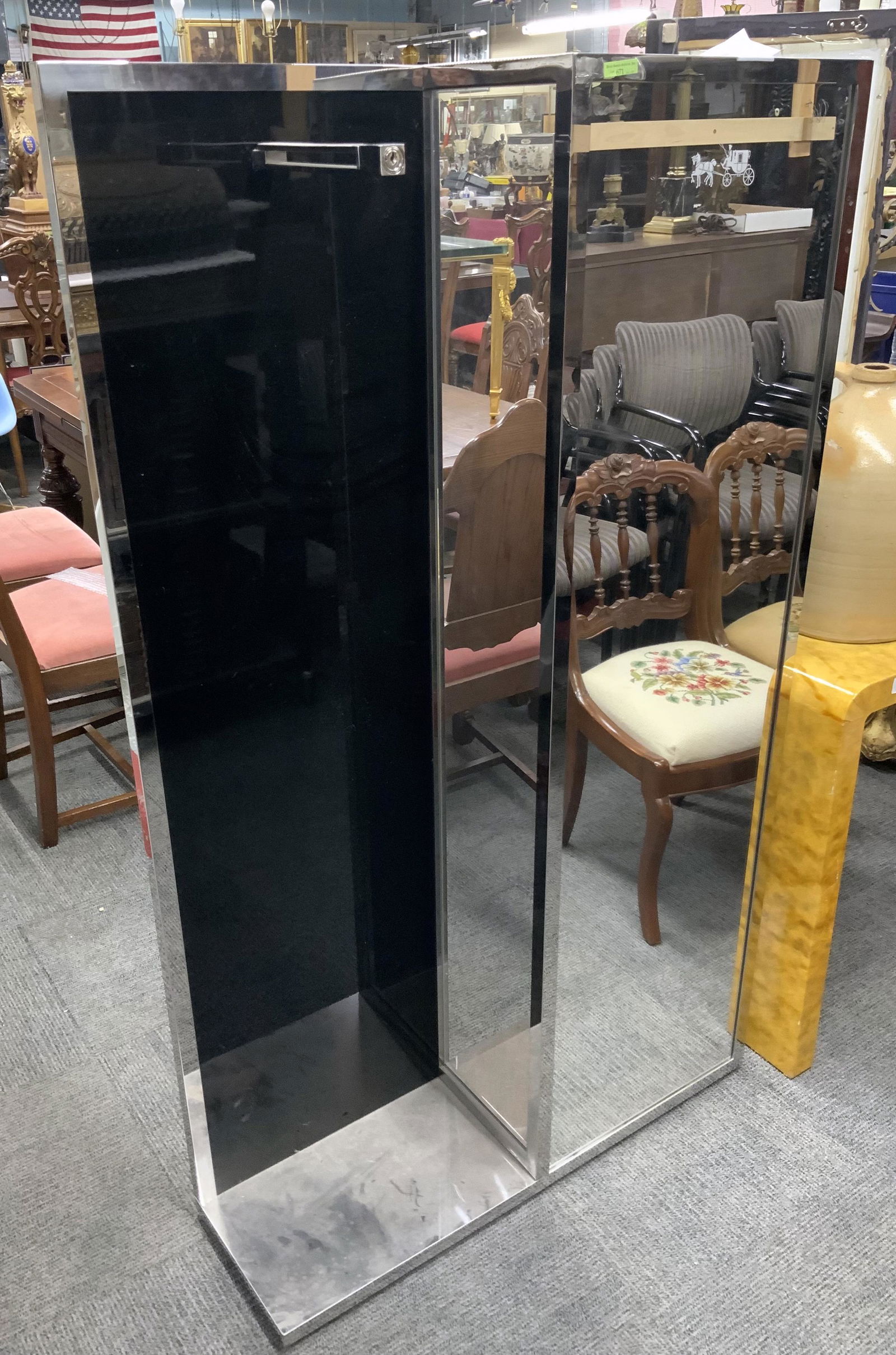 Mirrored Coach Purse Store Display Fixture / Rack. (1 of 1)