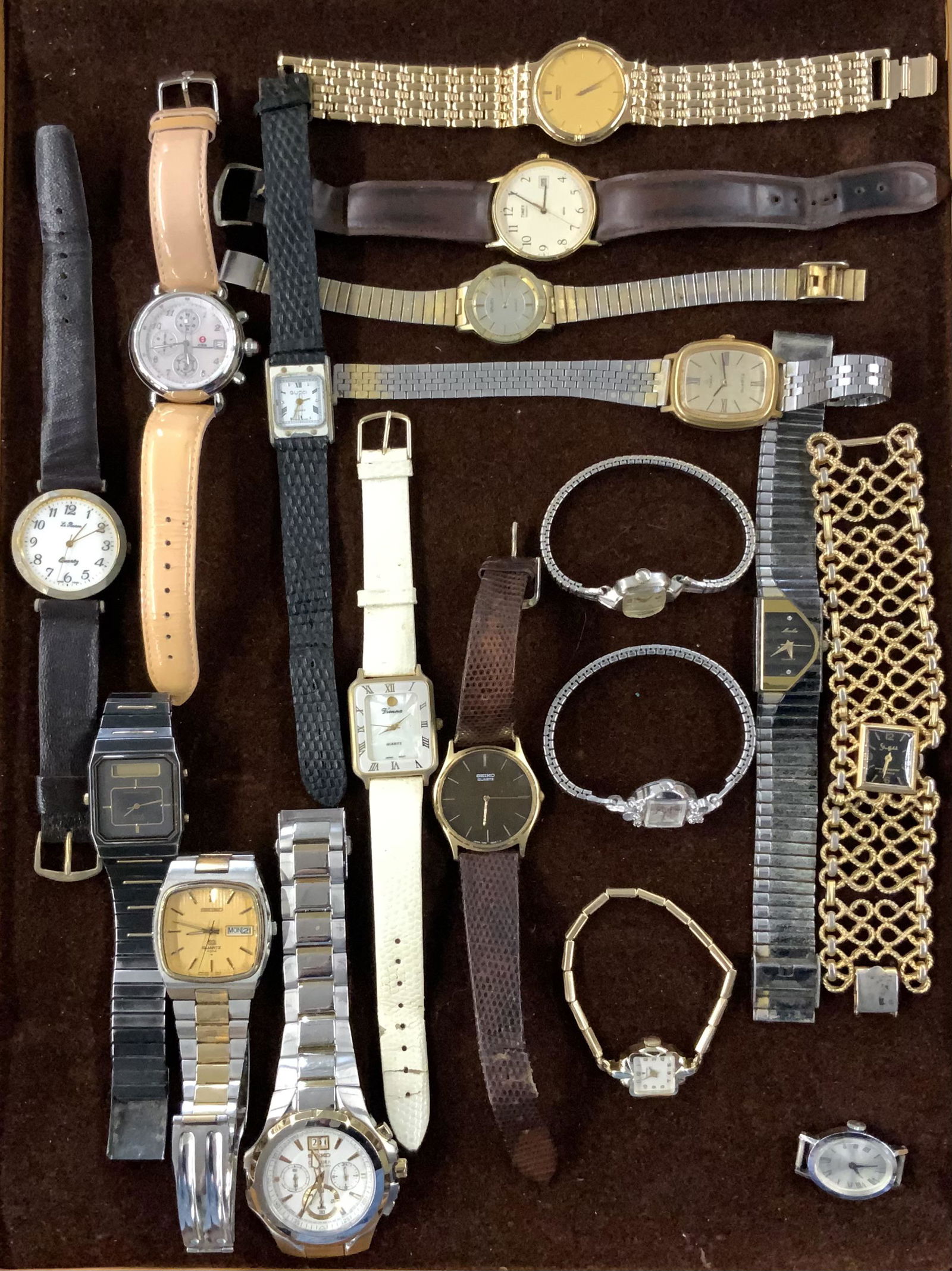 Lot of Assorted Watches. (1 of 2)