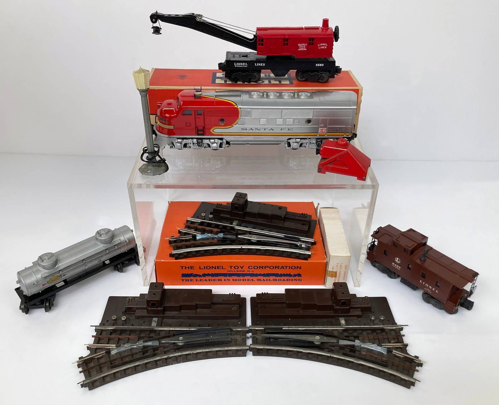 Lot Of Vintage Lionel Trains & Accessories. Auction
