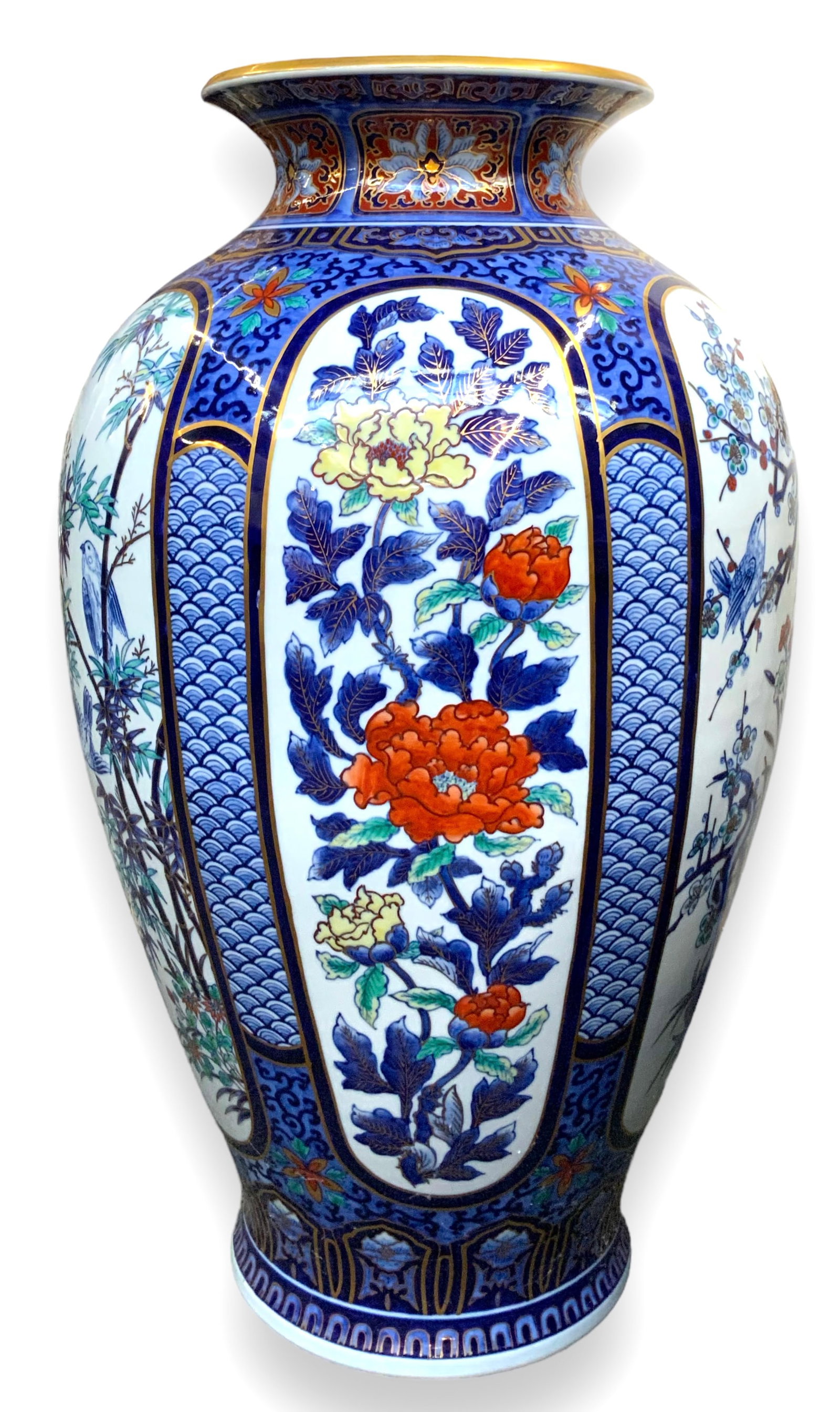 Large Japanese Porcelain Blue, White & Gold Vase. (1 of 6)