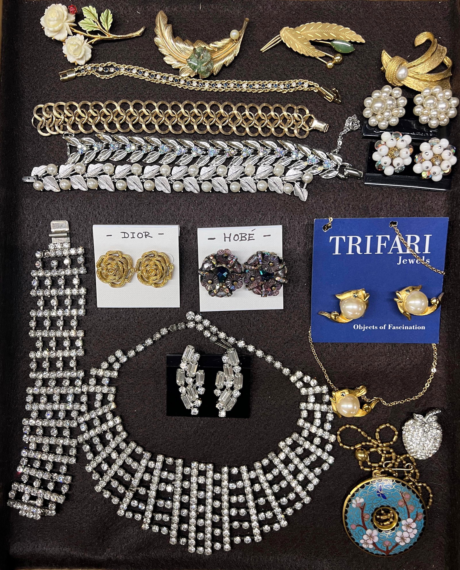 Lot: 19 Vintage Costume Jewelry Items, many Signed (1 of 1)