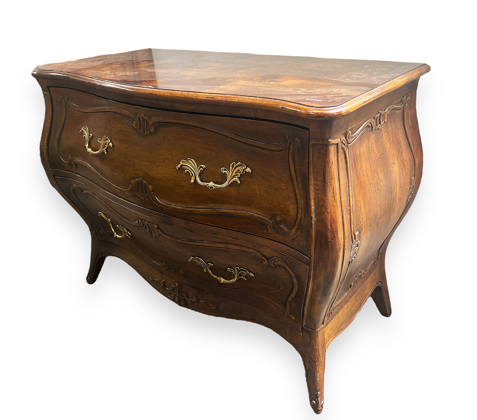 French Provincial Henredon Villandry Bombe Chest. (1 of 2)